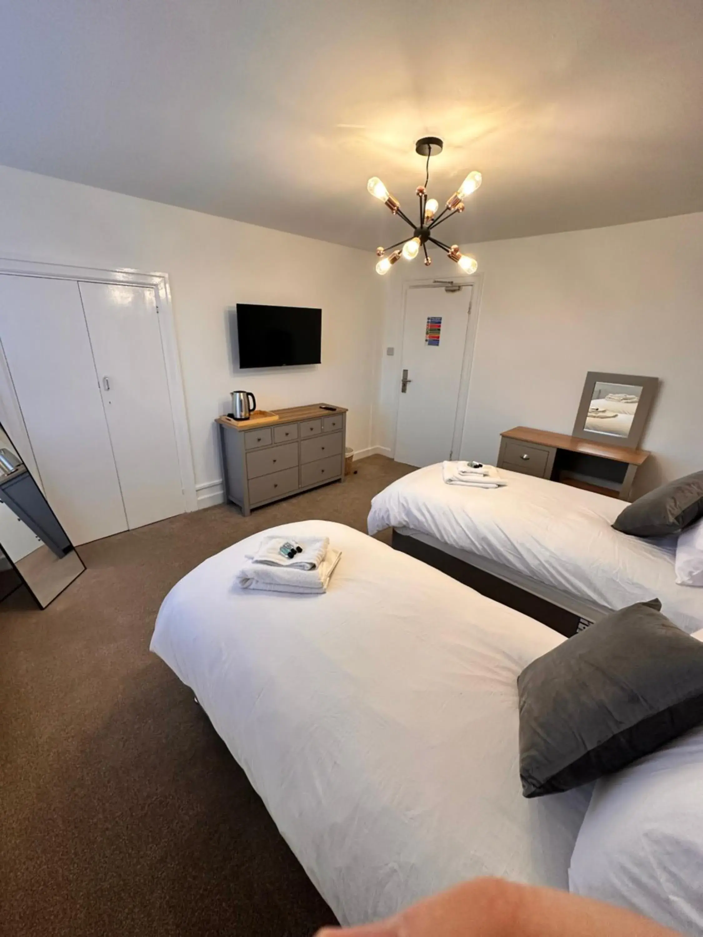 Double Room with Shared Bathroom in The Poacher Double Room with Shared Bathroom in The Poacher