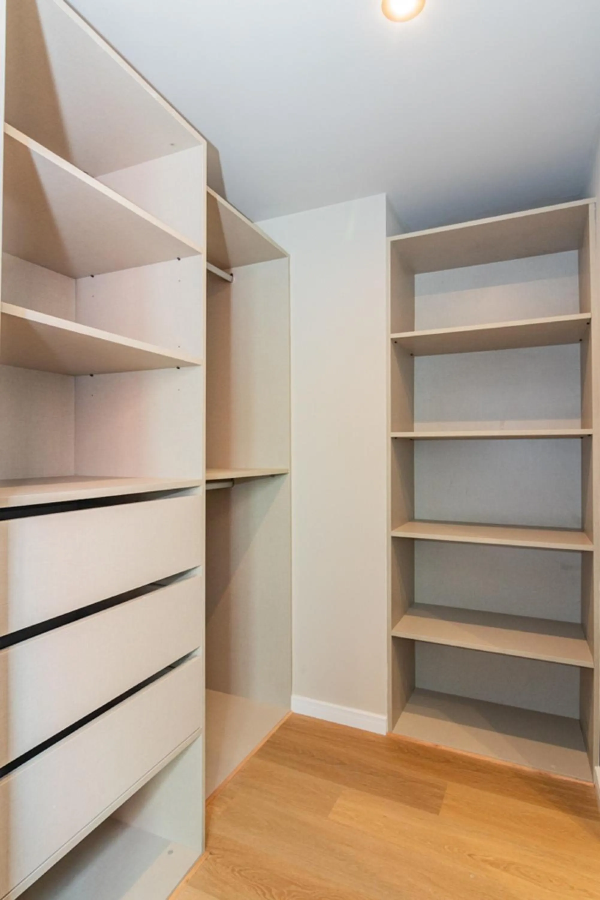 wardrobe in Milenia Soho by iPPA