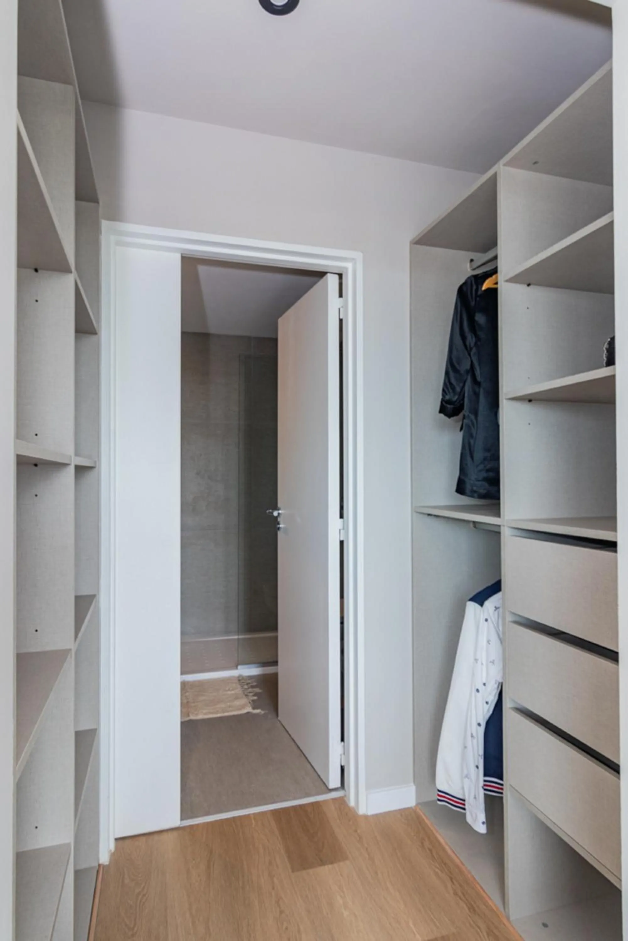 wardrobe in Milenia Soho by iPPA