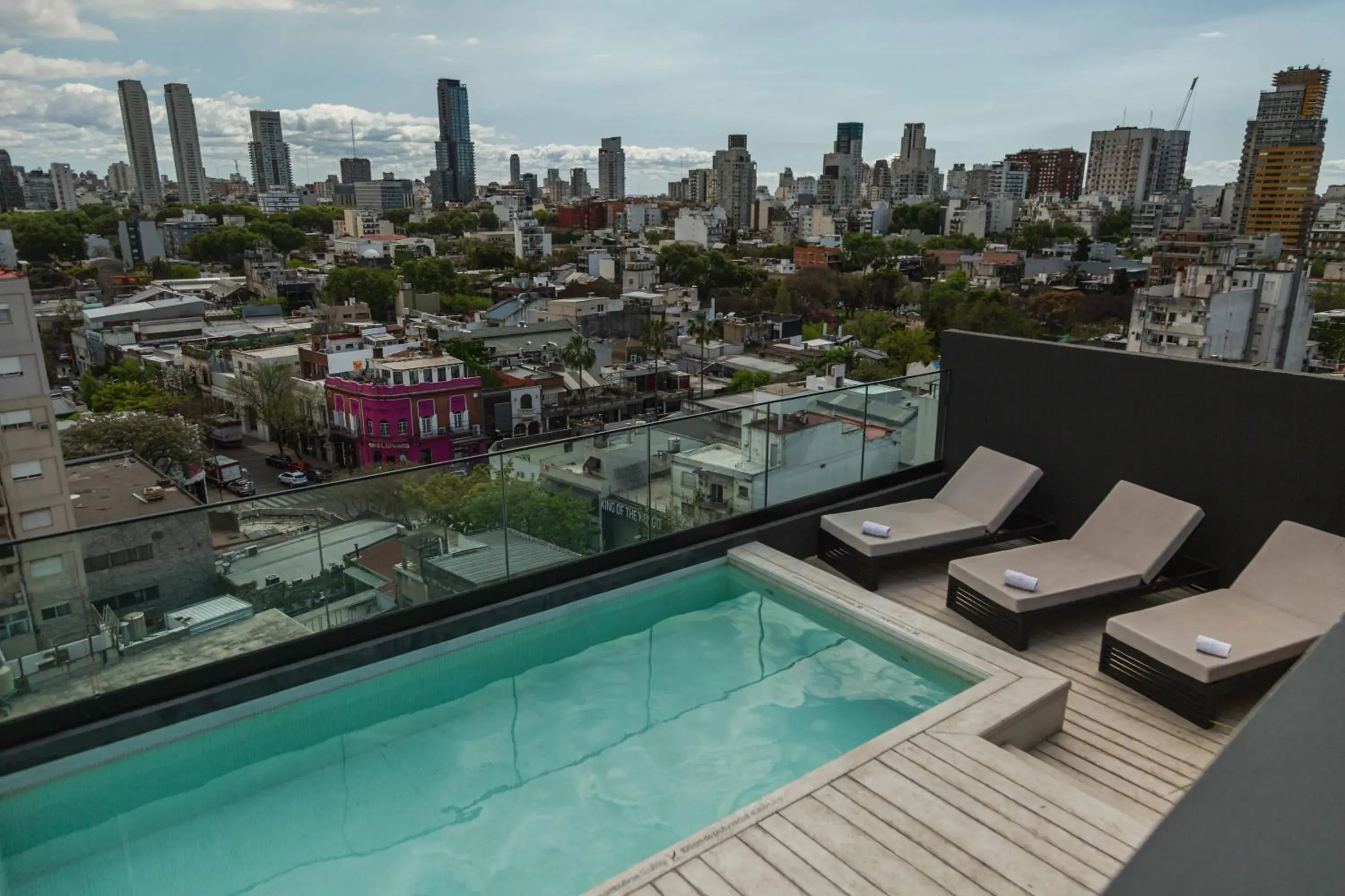 Swimming pool in Milenia Soho by iPPA Swimming pool in Milenia Soho by iPPA