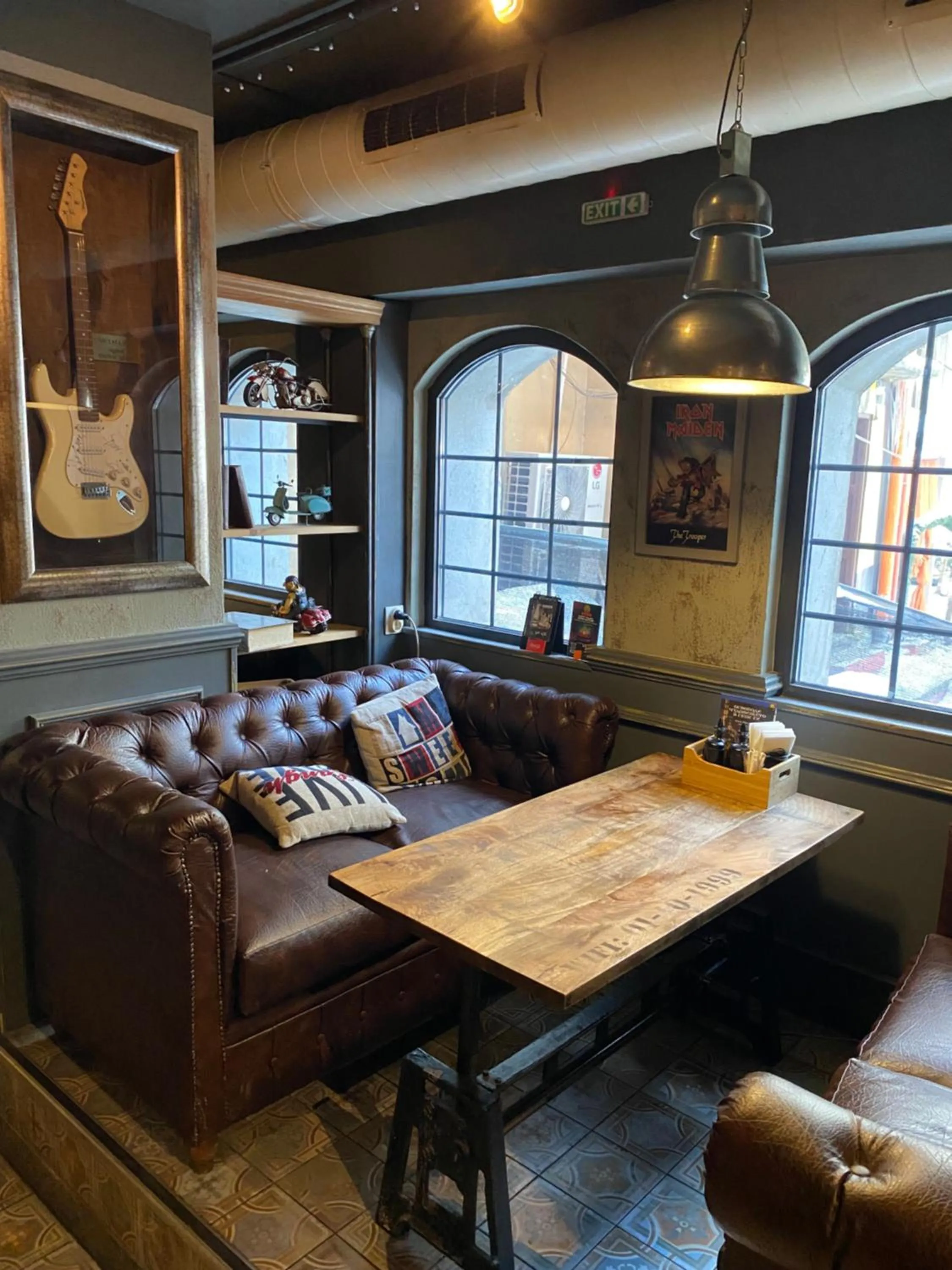 Restaurant/places to eat in City Hotel