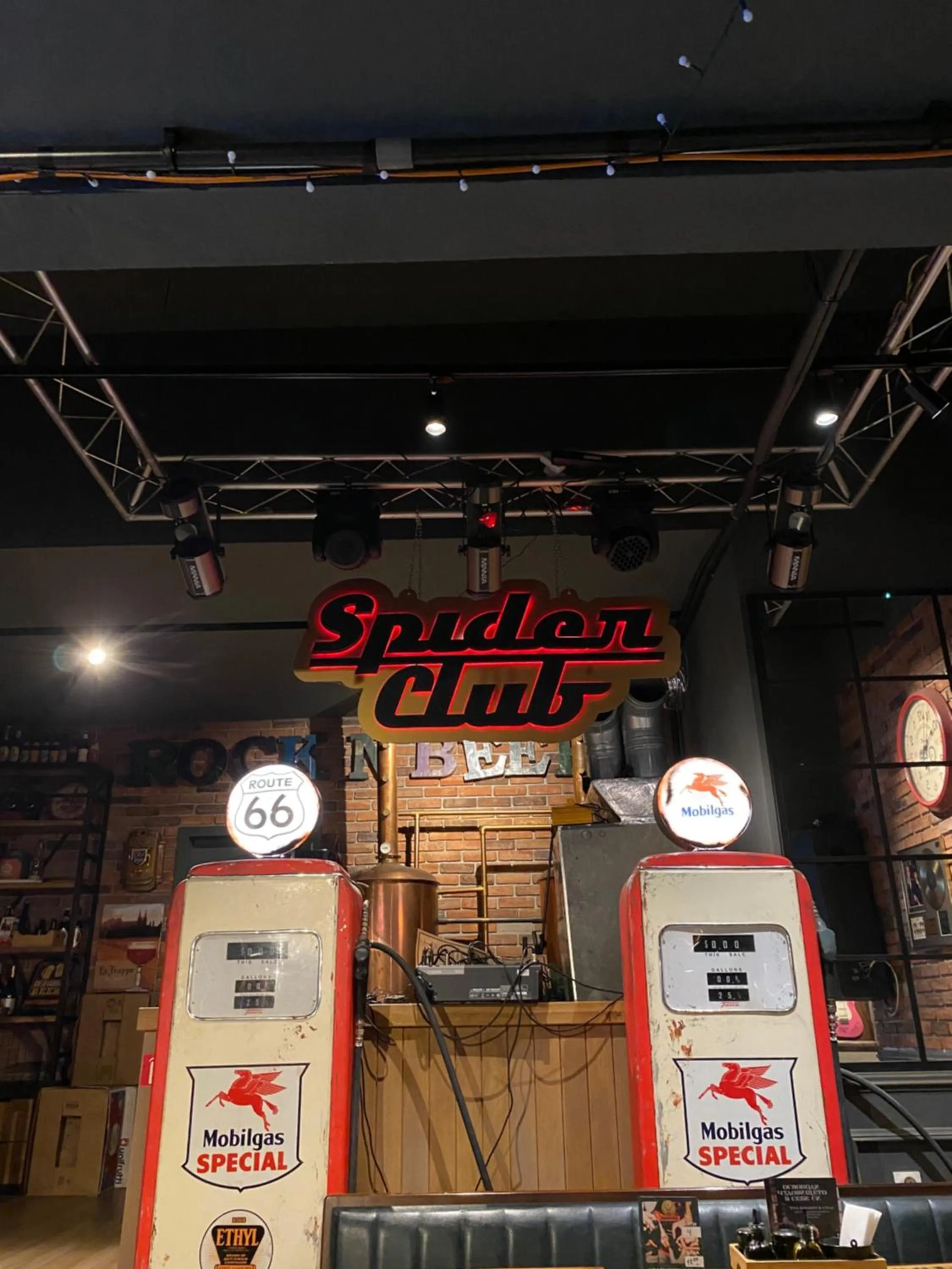 Restaurant/places to eat in City Hotel