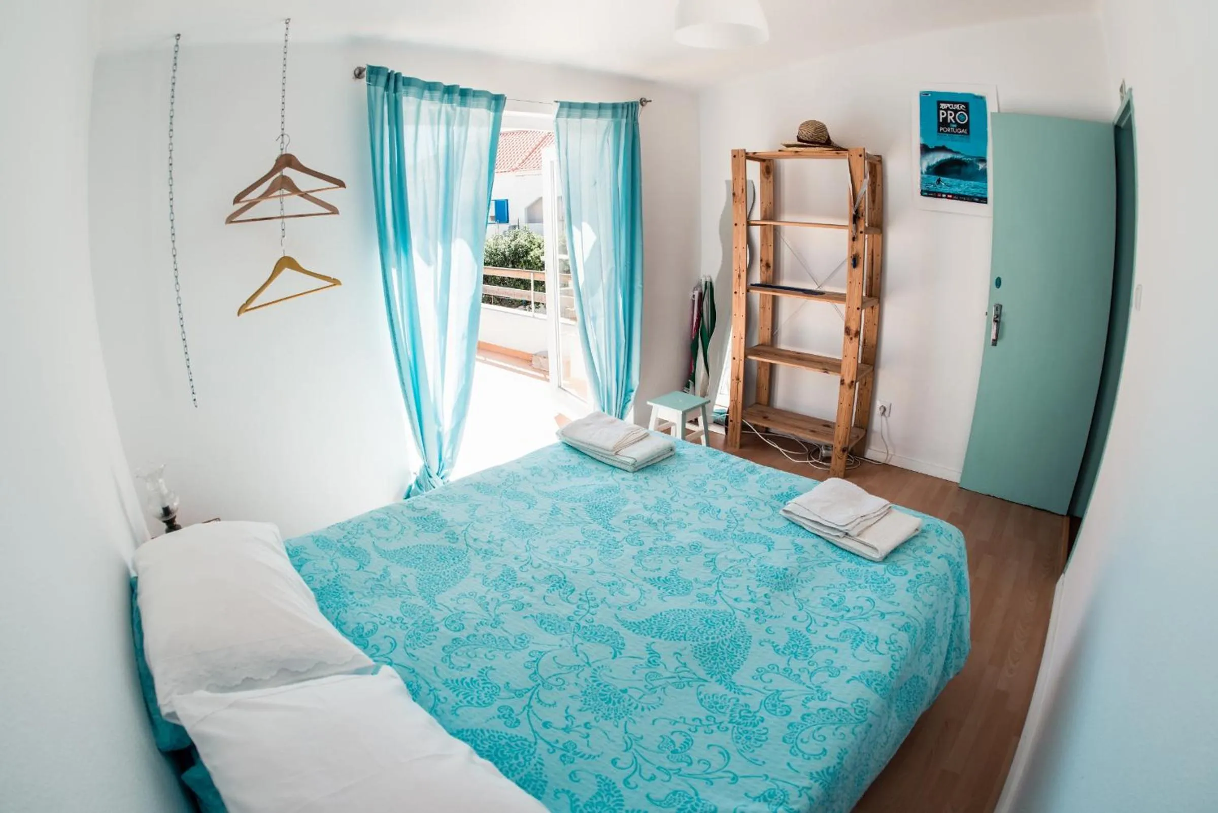Bedroom, Bed in Native Surfhouse