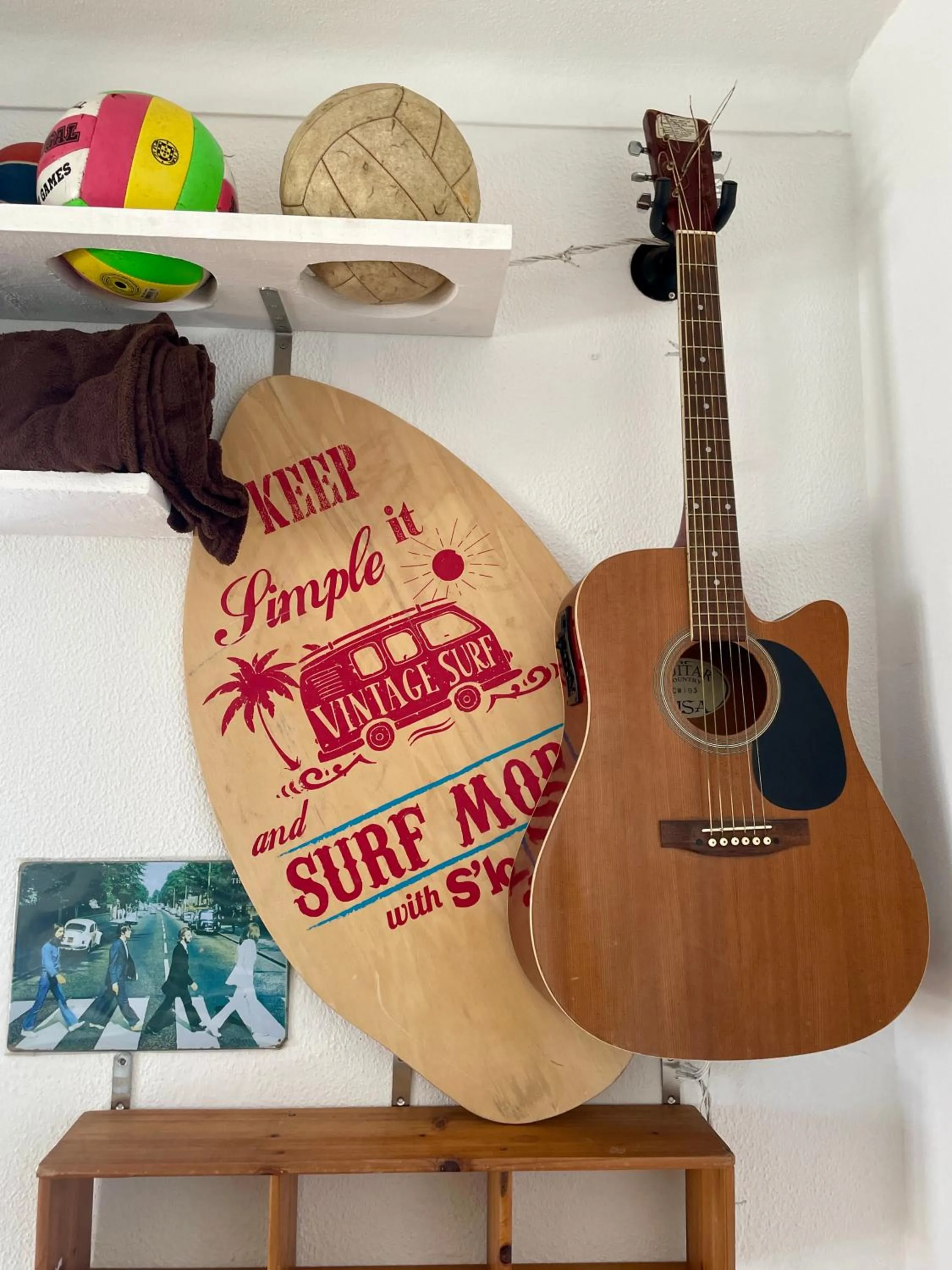 Communal lounge/ TV room in Native Surfhouse