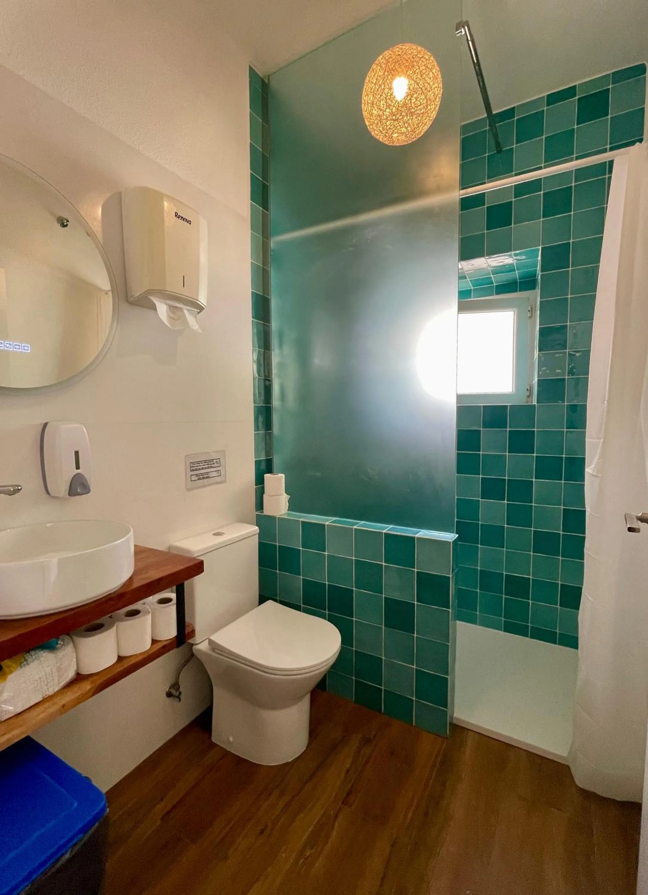 Shower in Native Surfhouse
