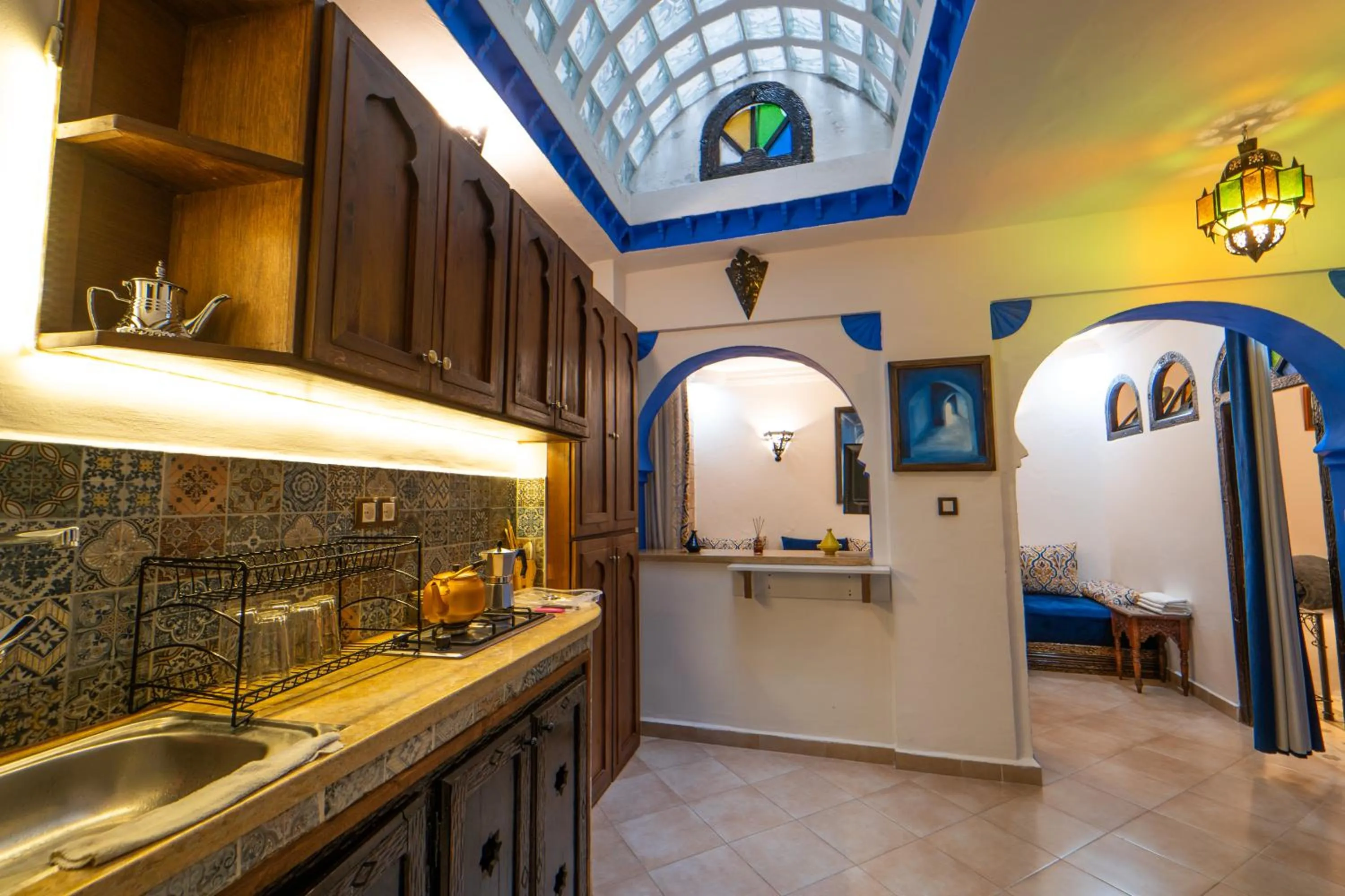 Kitchen or kitchenette in DAR NOKHBA INN