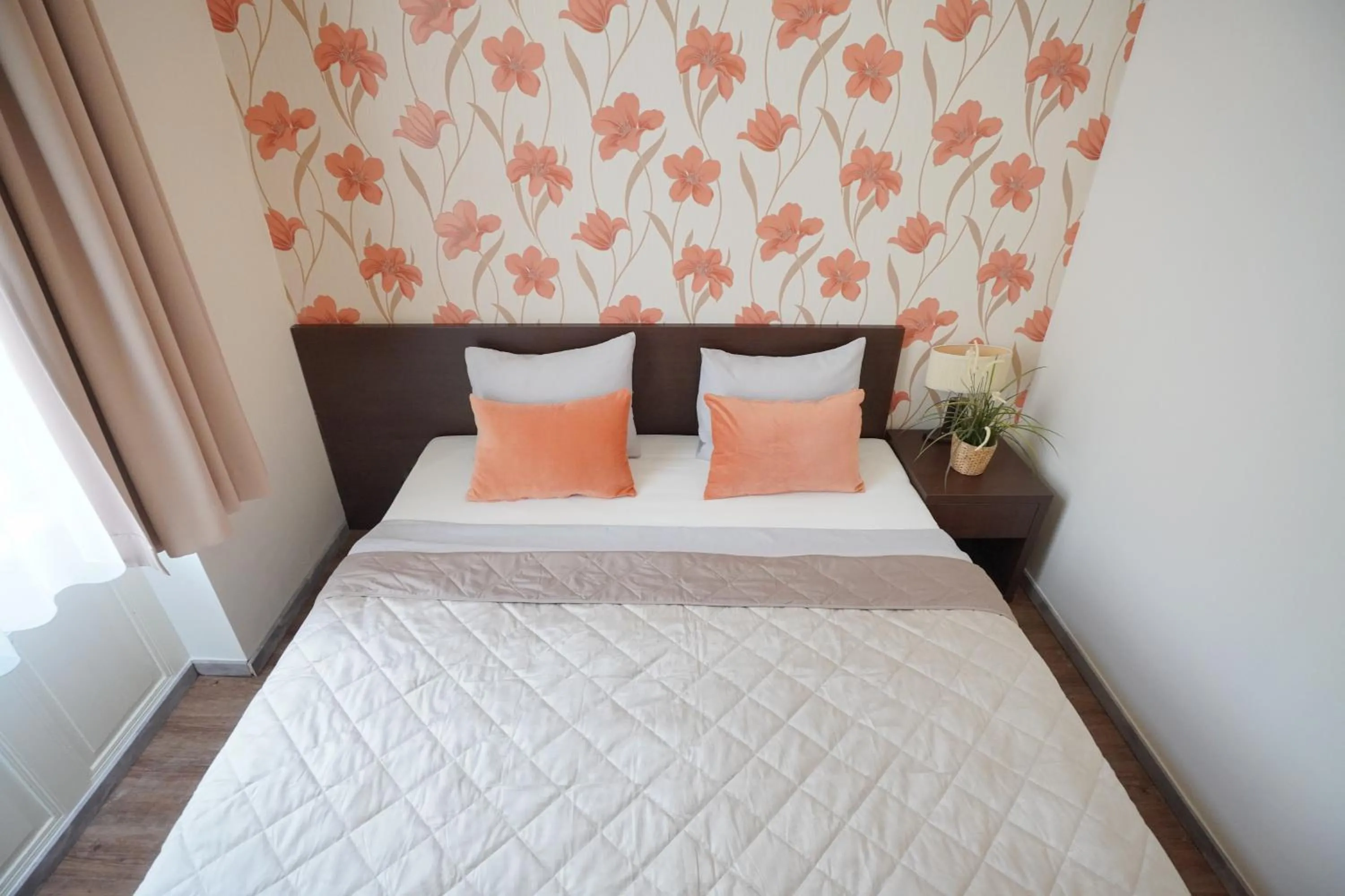 Bed in Elegant & Stylish Center Apartments!
