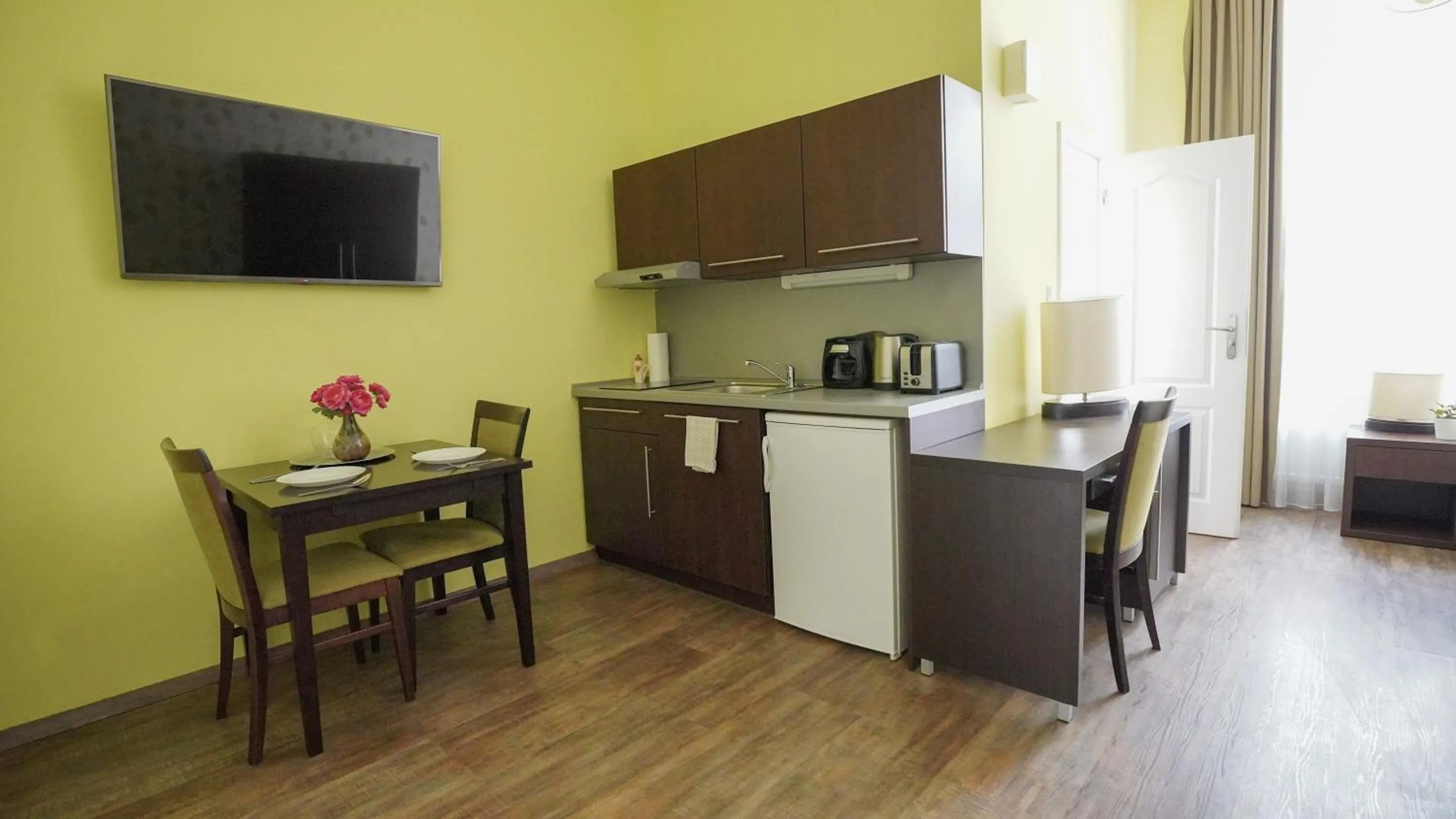 TV and multimedia in Elegant & Stylish Center Apartments!