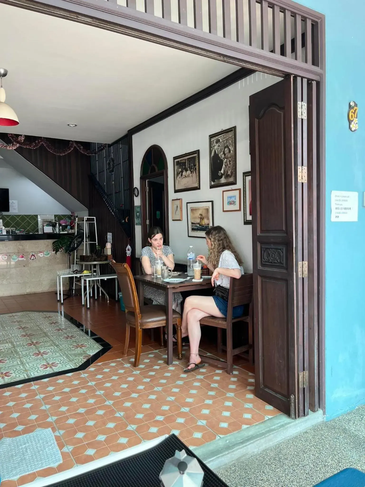 Restaurant/places to eat in Grandmom Place Restaurant/places to eat in Grandmom Place