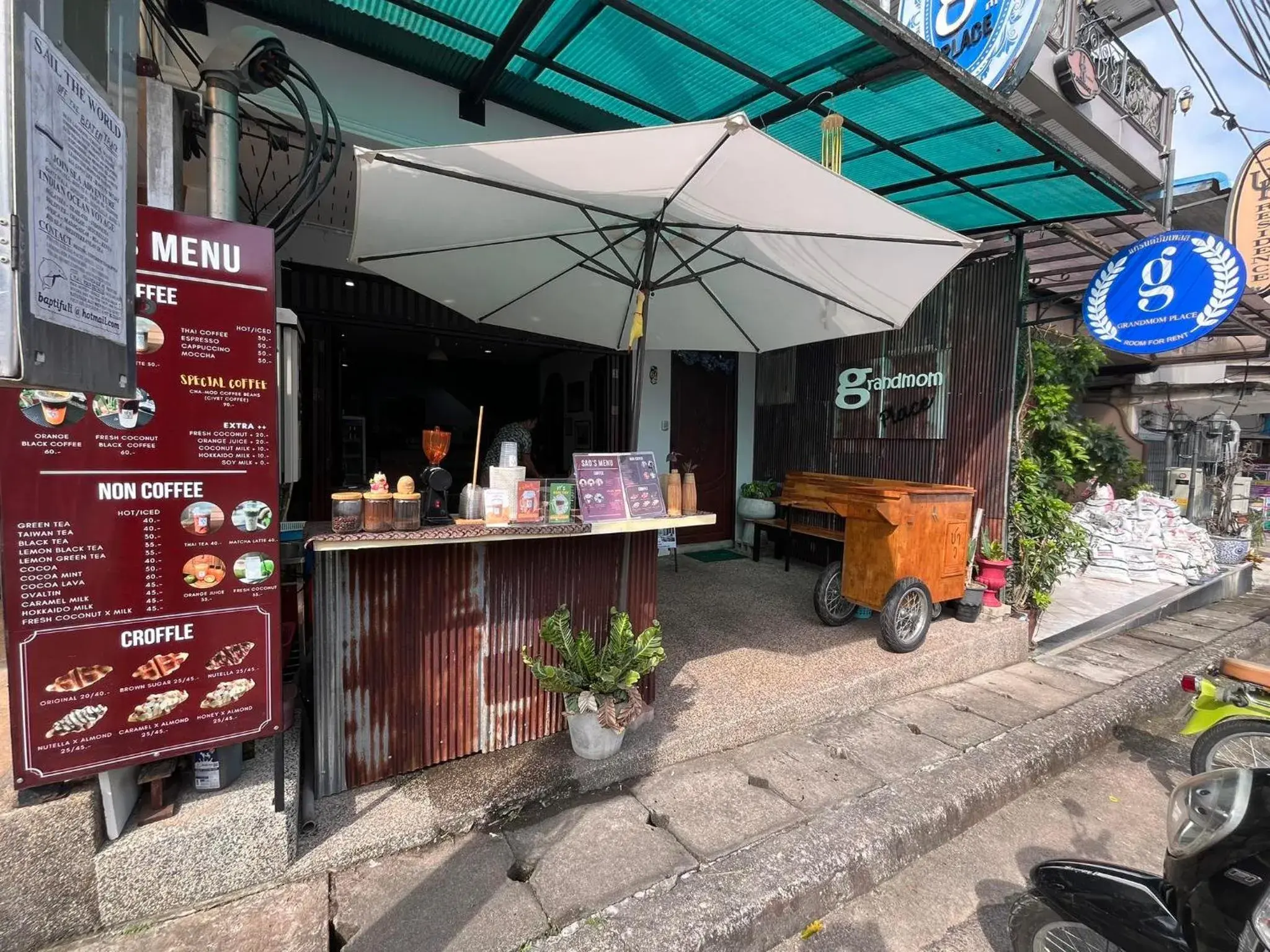 Property building in Grandmom Place Property building in Grandmom Place