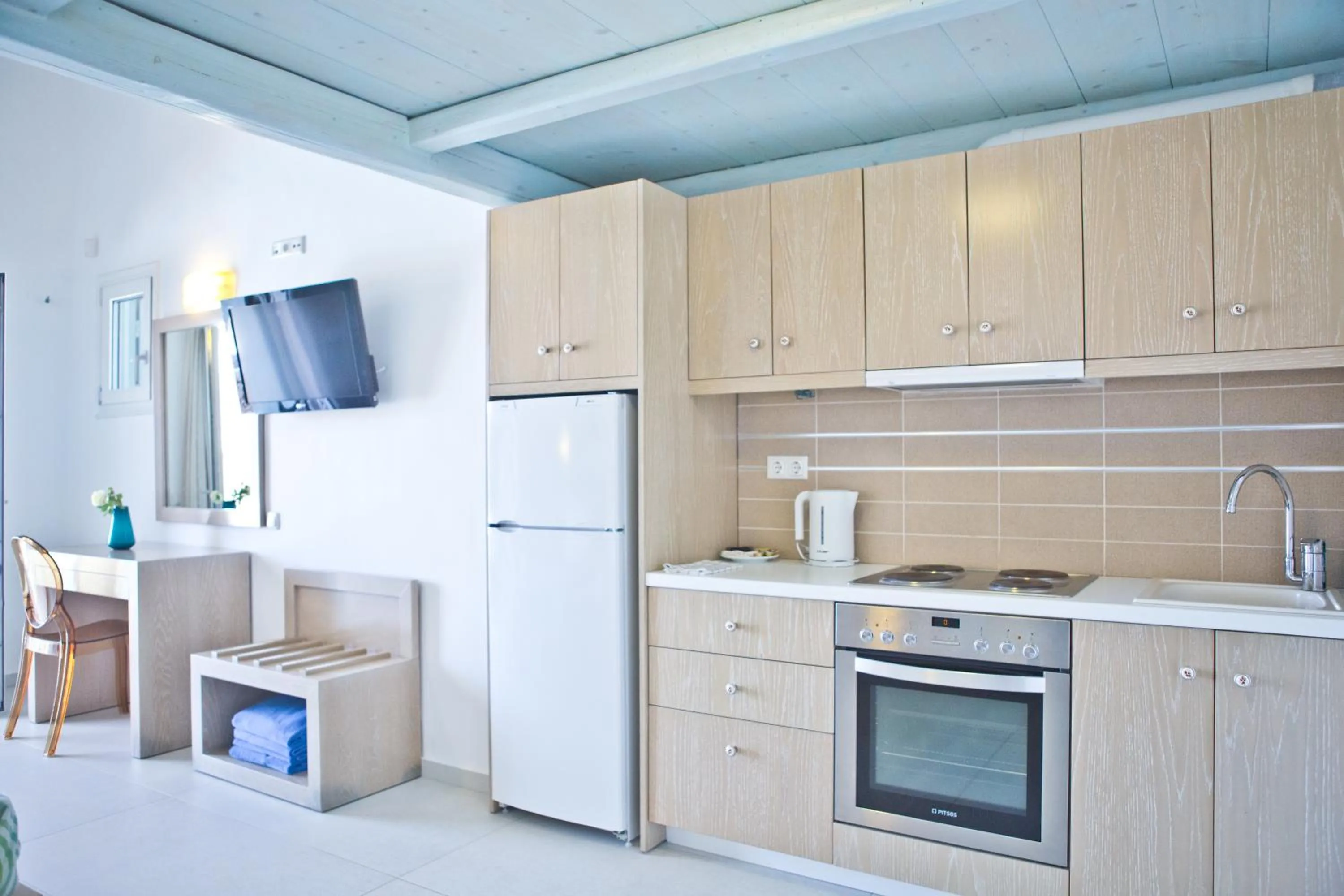 Kitchen or kitchenette in Niriides Homes & Villas