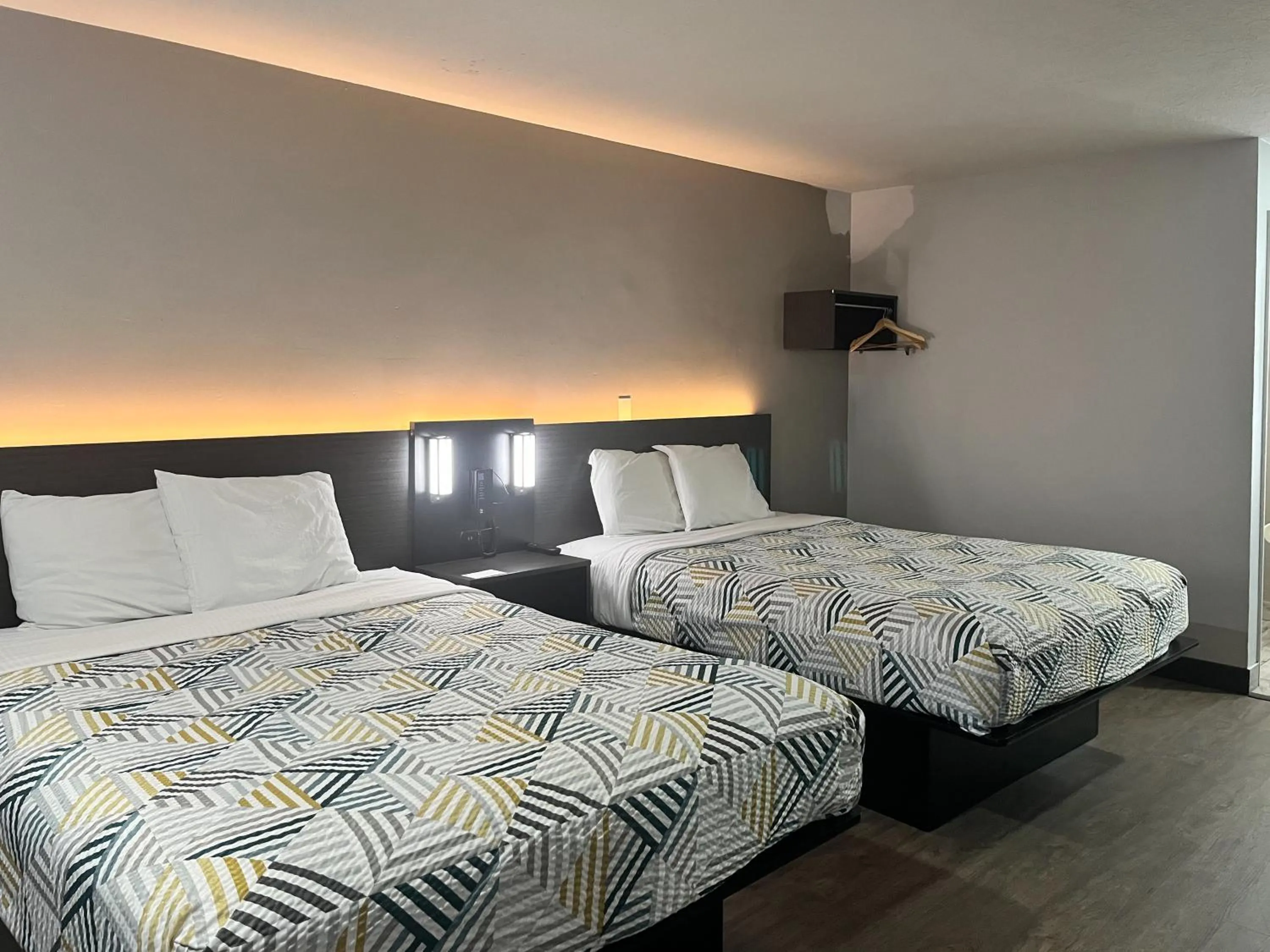 Bedroom, Bed in Studio 6 Ogden, UT 21st Street