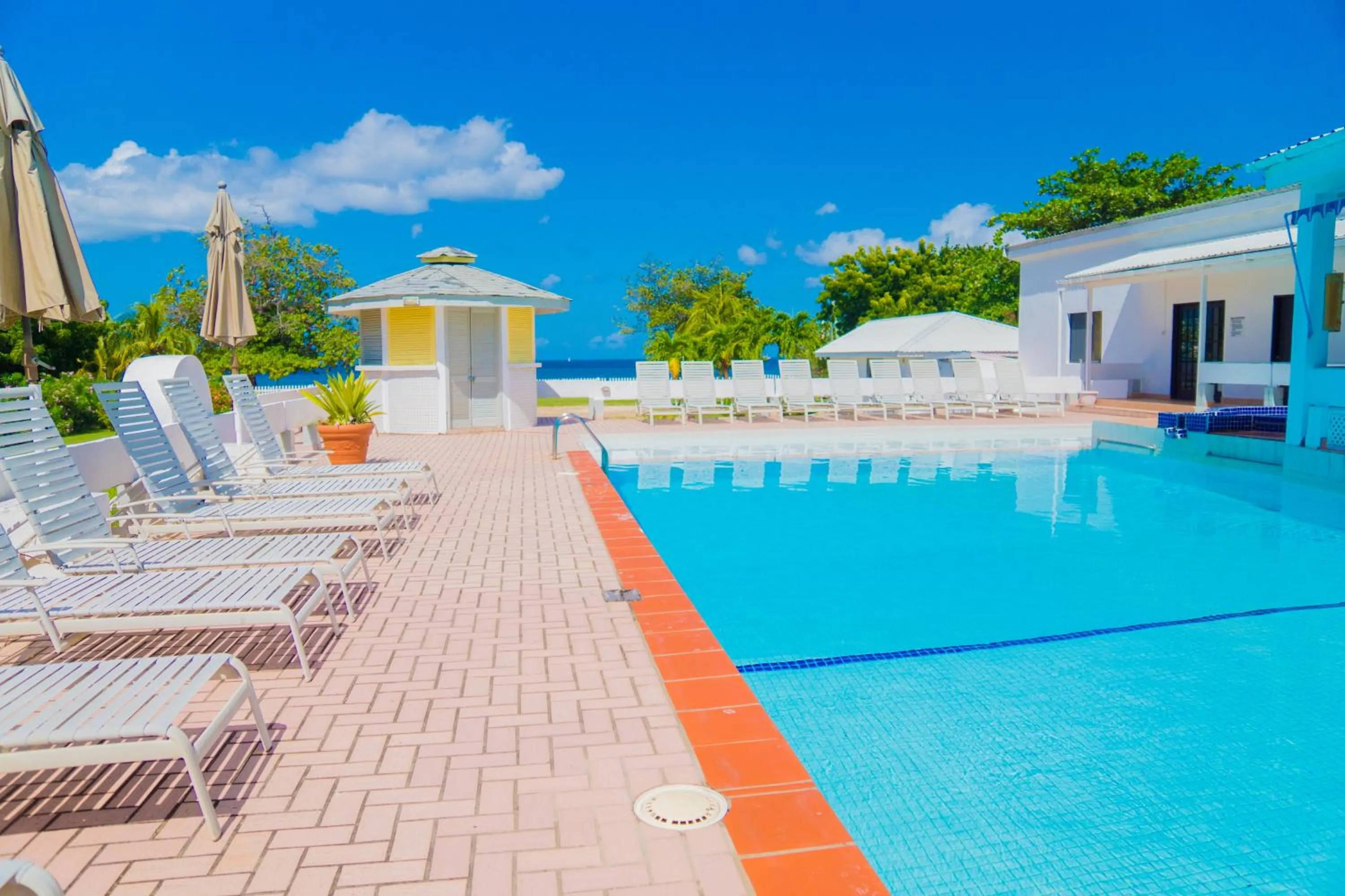 Day in Allamanda Beach Resort