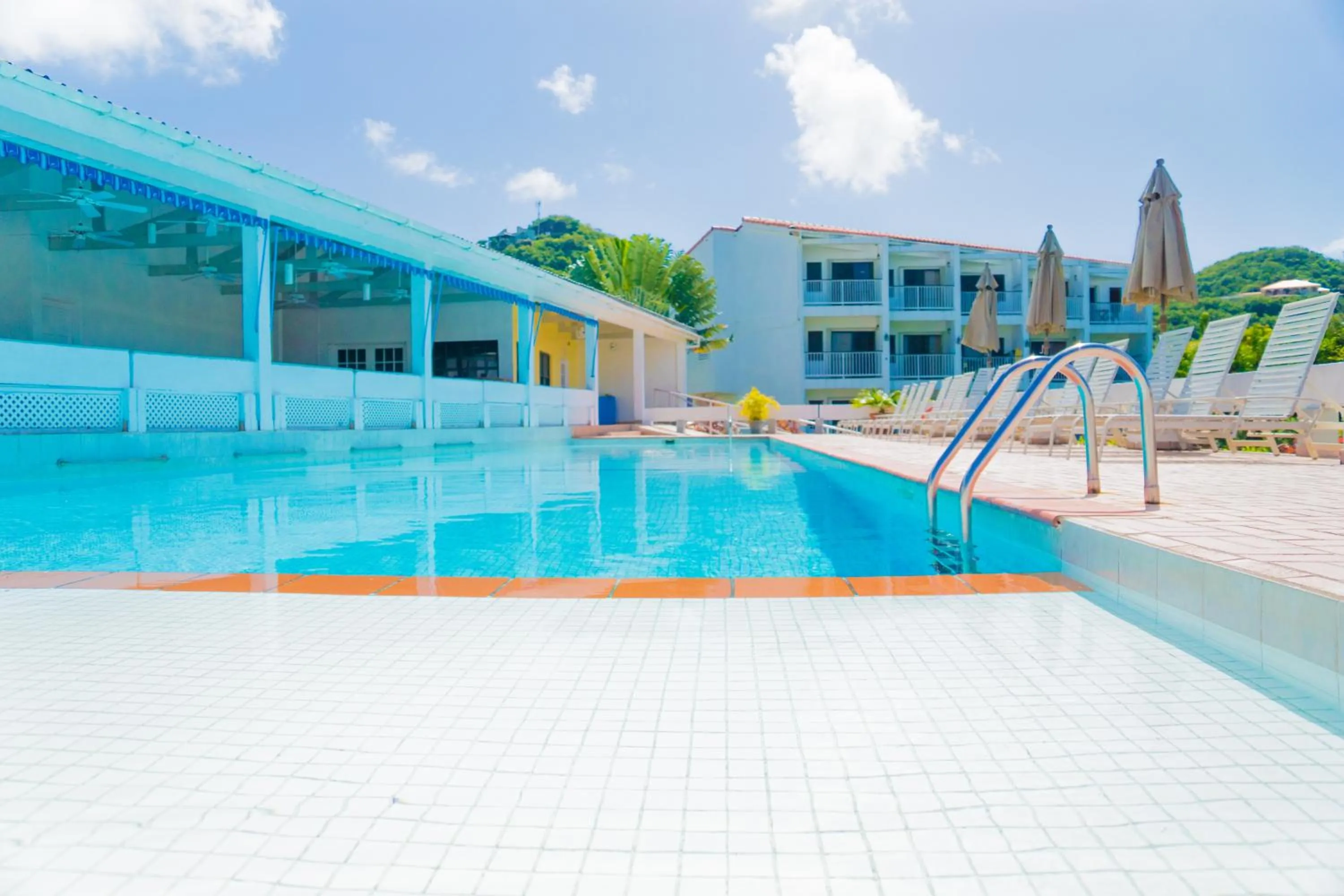 Swimming pool in Allamanda Beach Resort