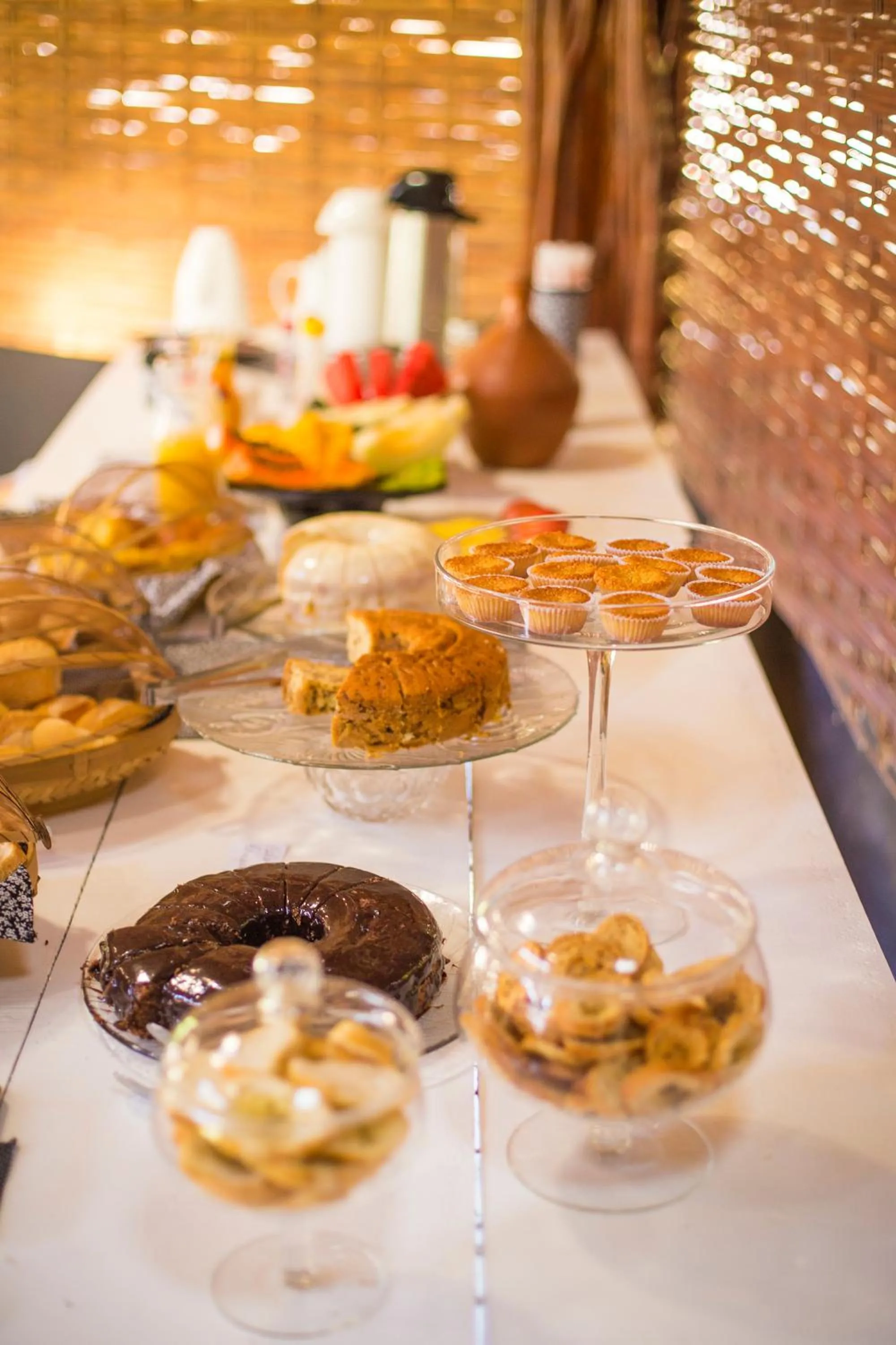 Buffet breakfast in Pousada Le Refuge