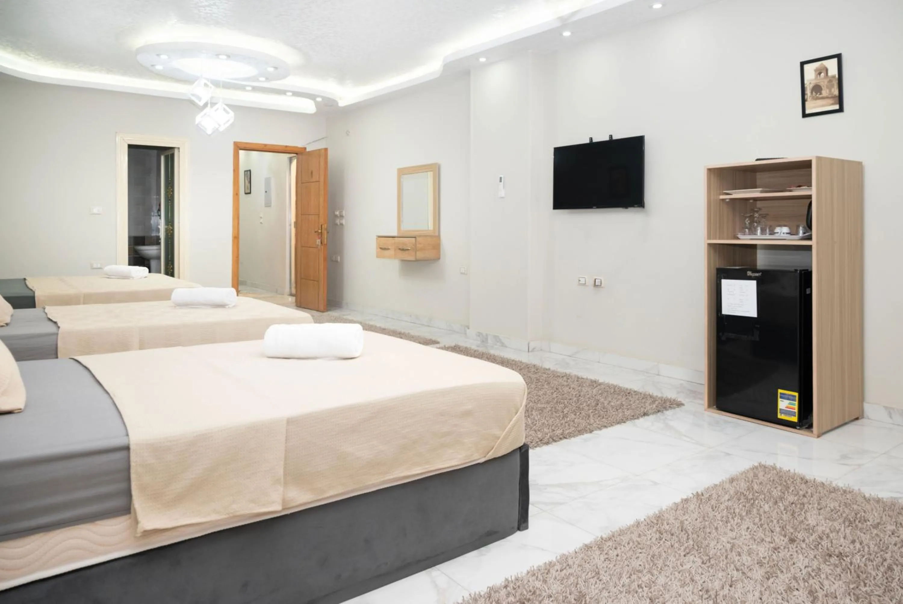 Communal lounge/ TV room, Bed in GEM VIEW INN