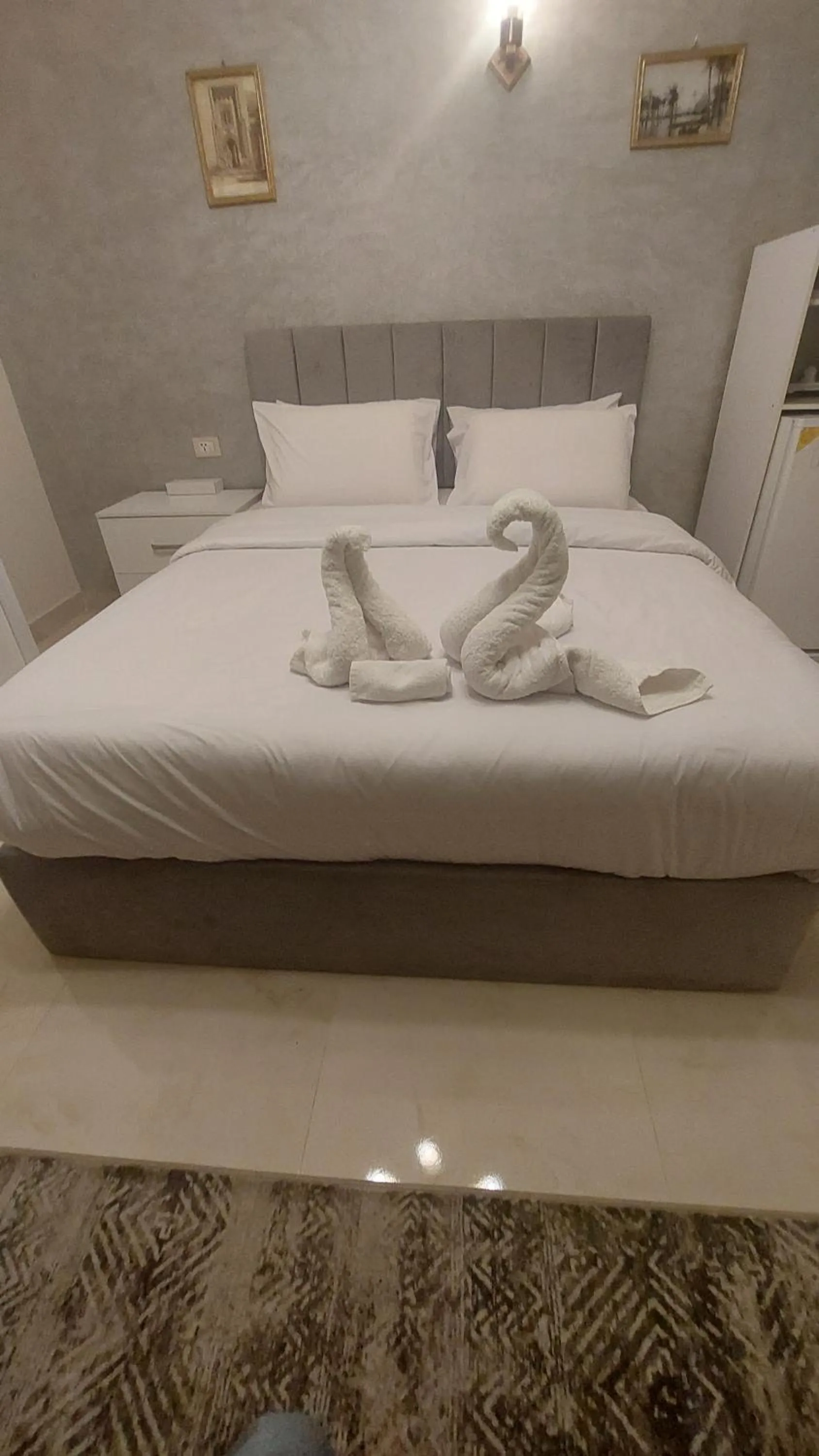 Shower, Bed in GEM VIEW INN