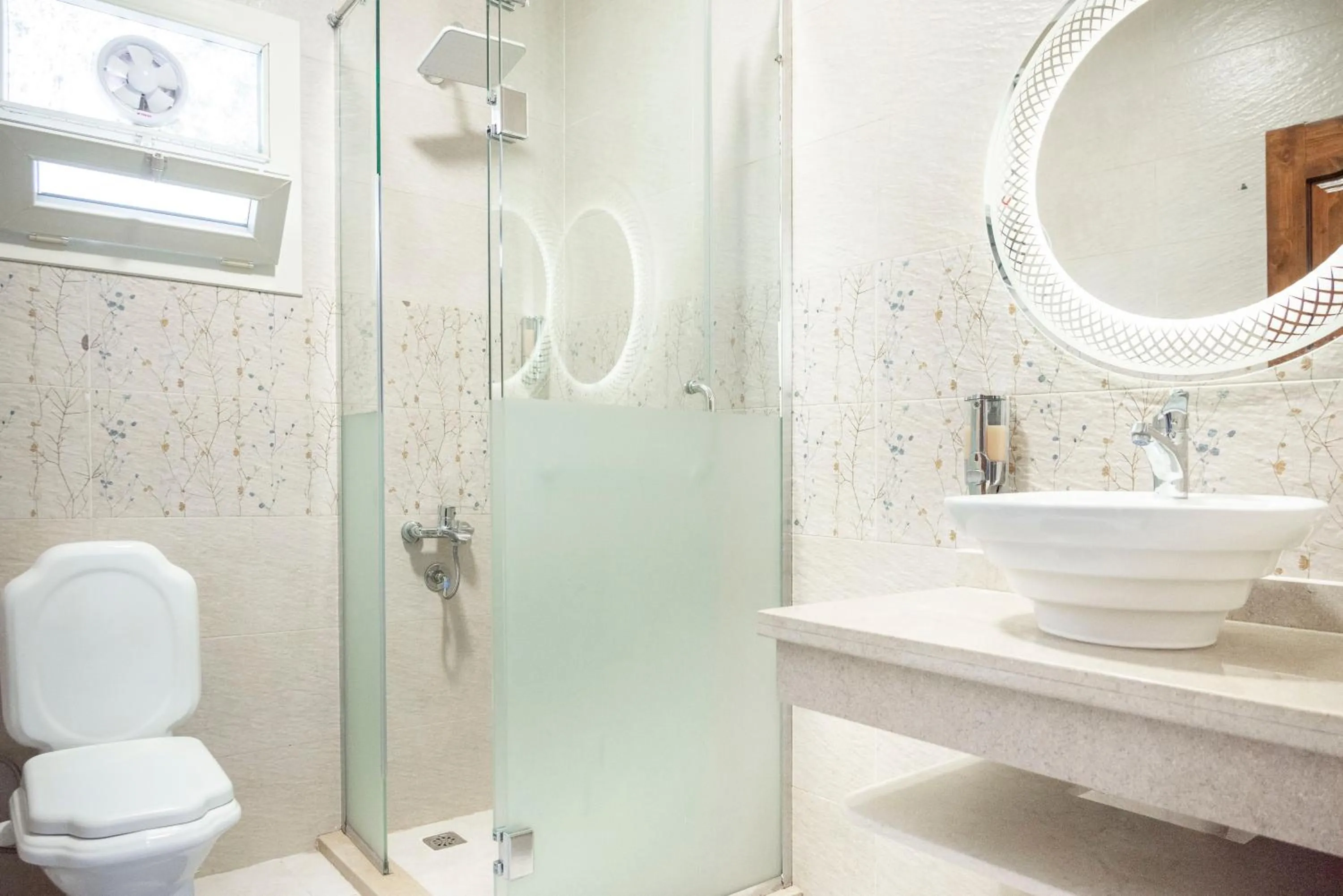 Toilet in GEM VIEW INN