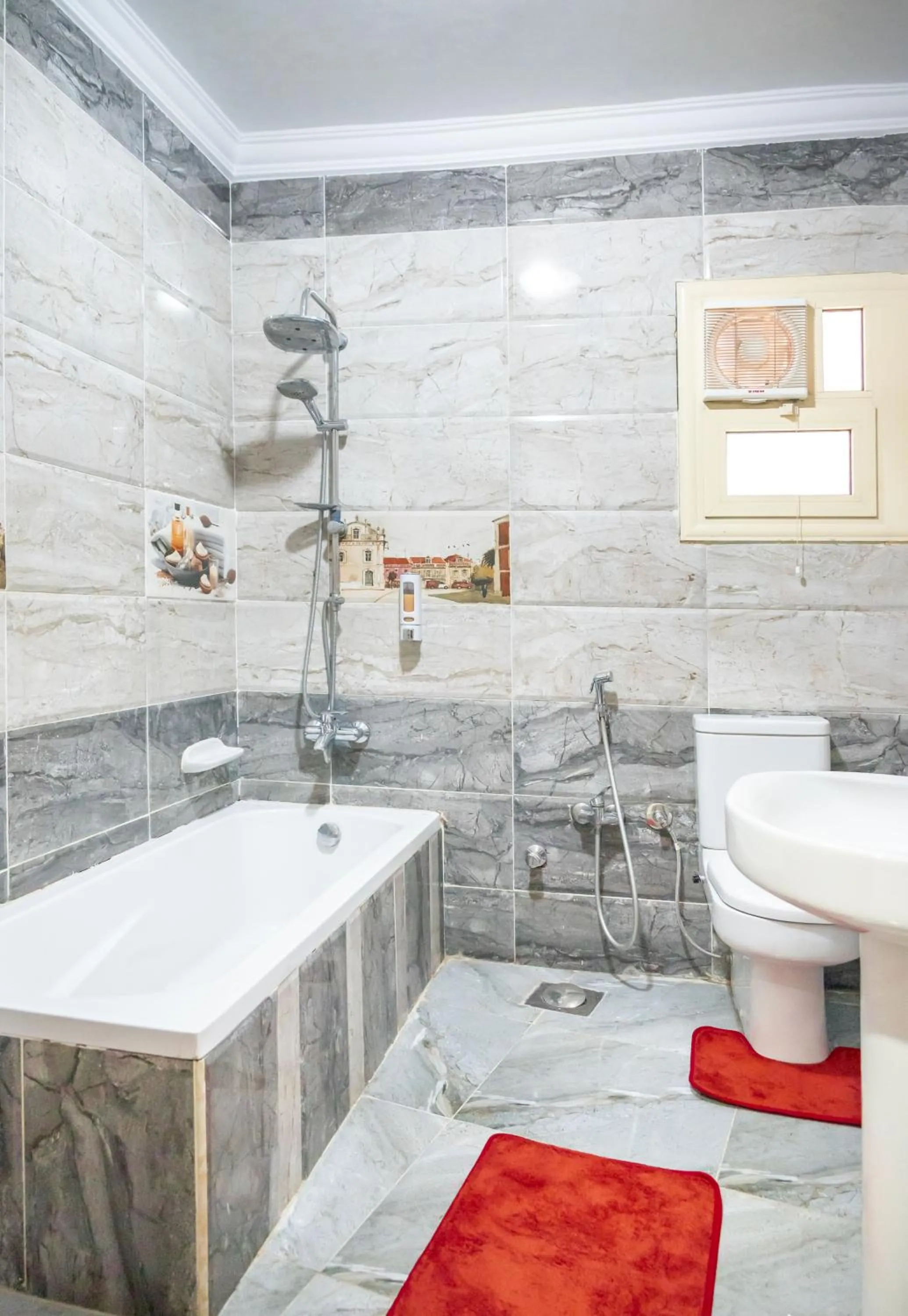 Shower in GEM VIEW INN
