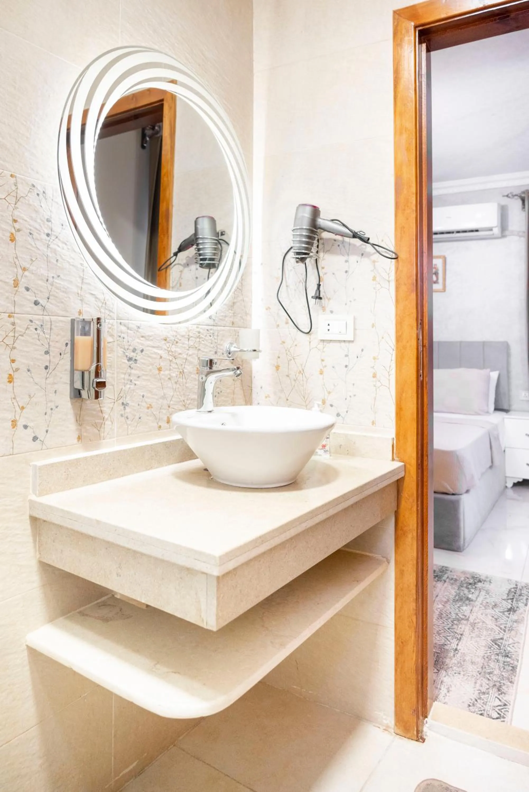 Shower in GEM VIEW INN