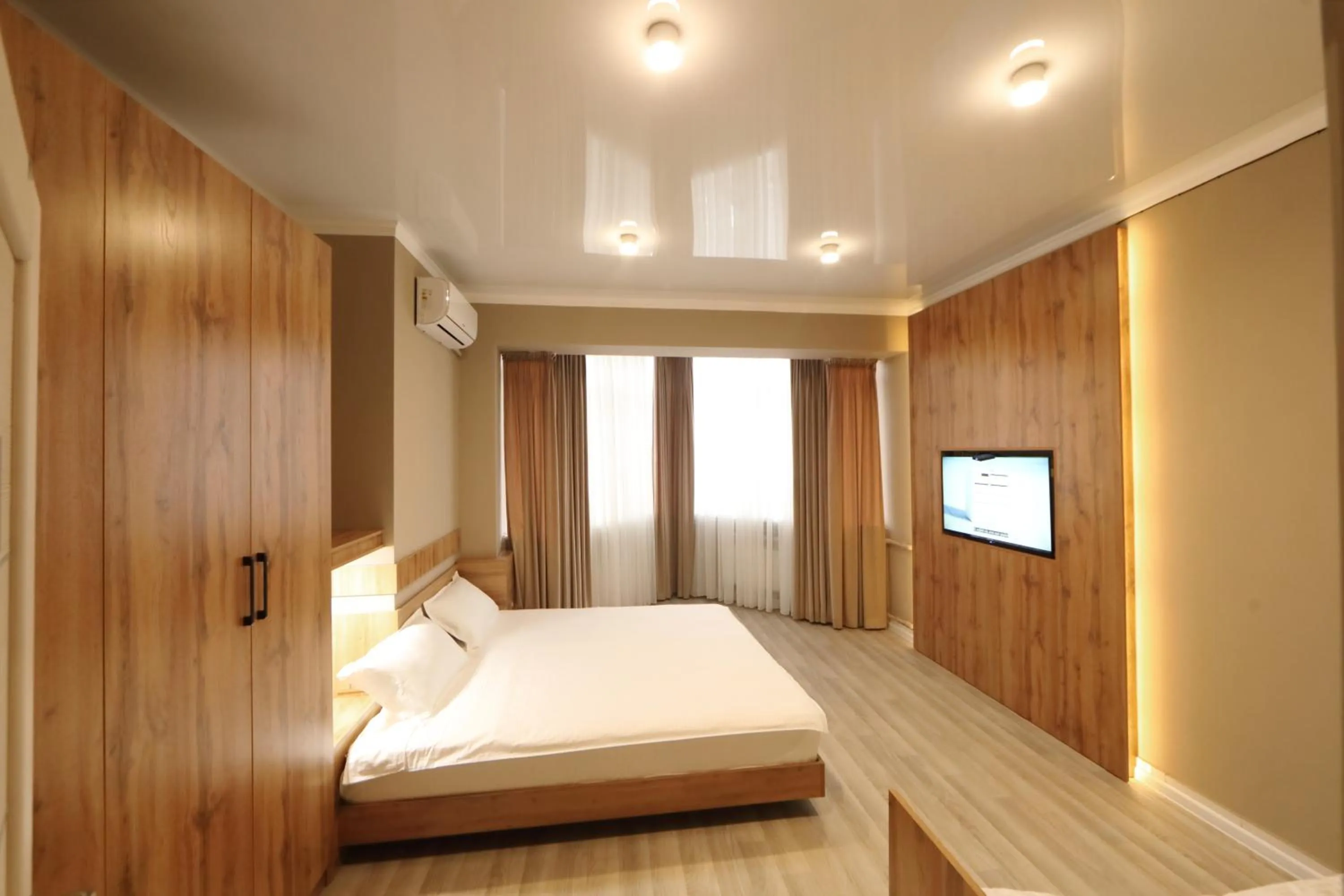 Communal lounge/ TV room, Bed in Cozy Hostel