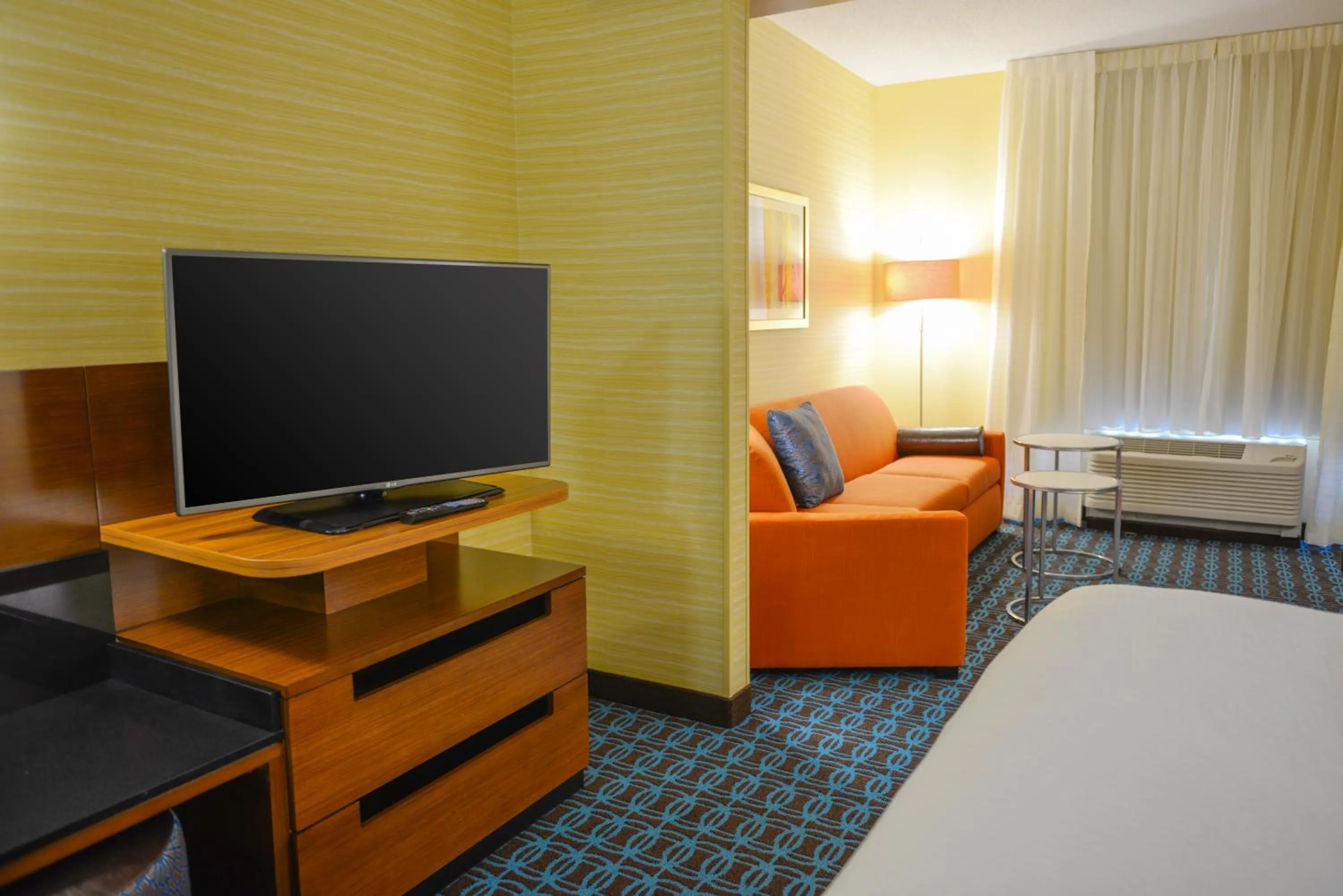Bed in Fairfield Inn and Suites Canton South