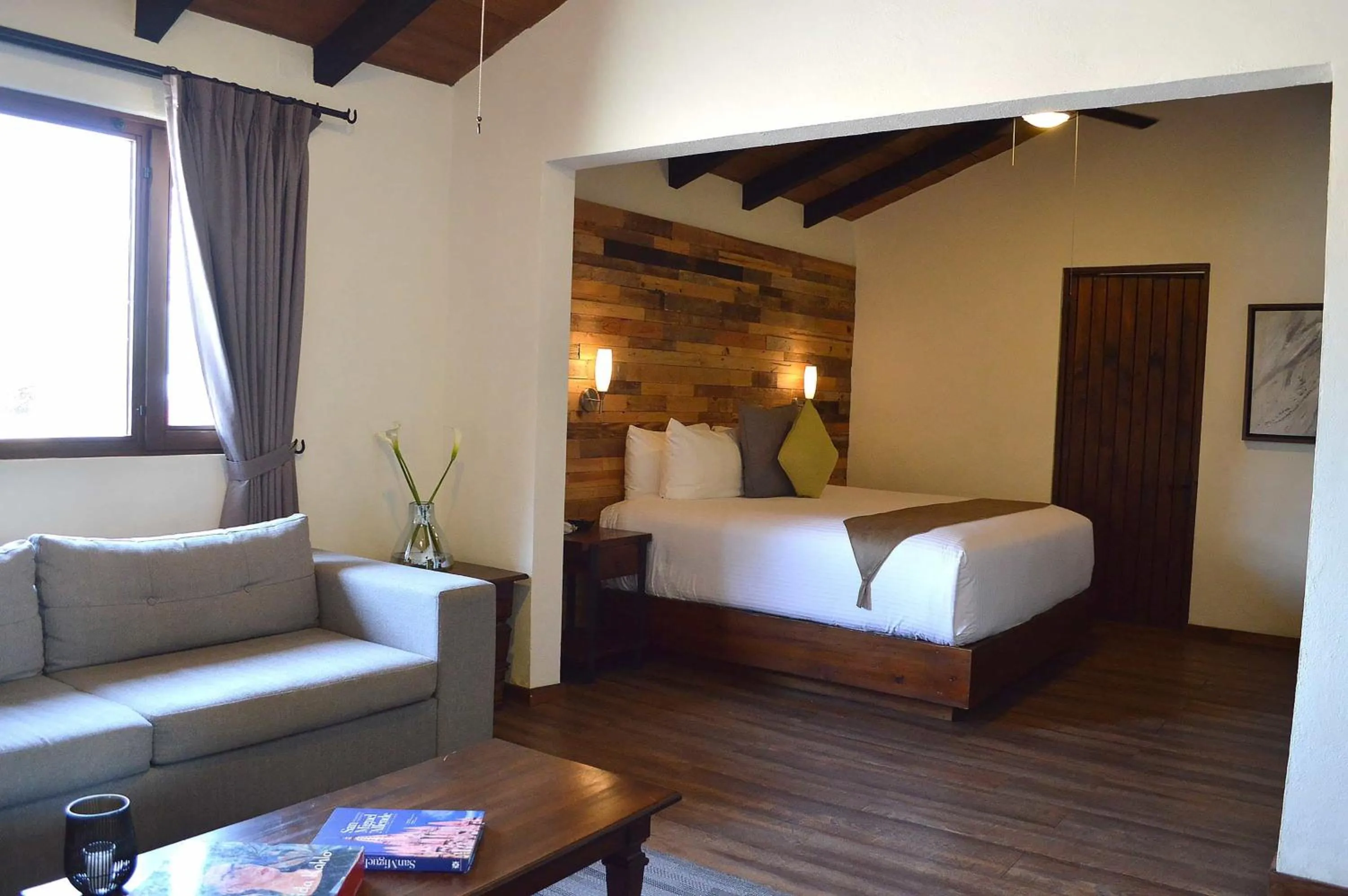 Photo of the whole room, Bed in Hacienda Los Picachos