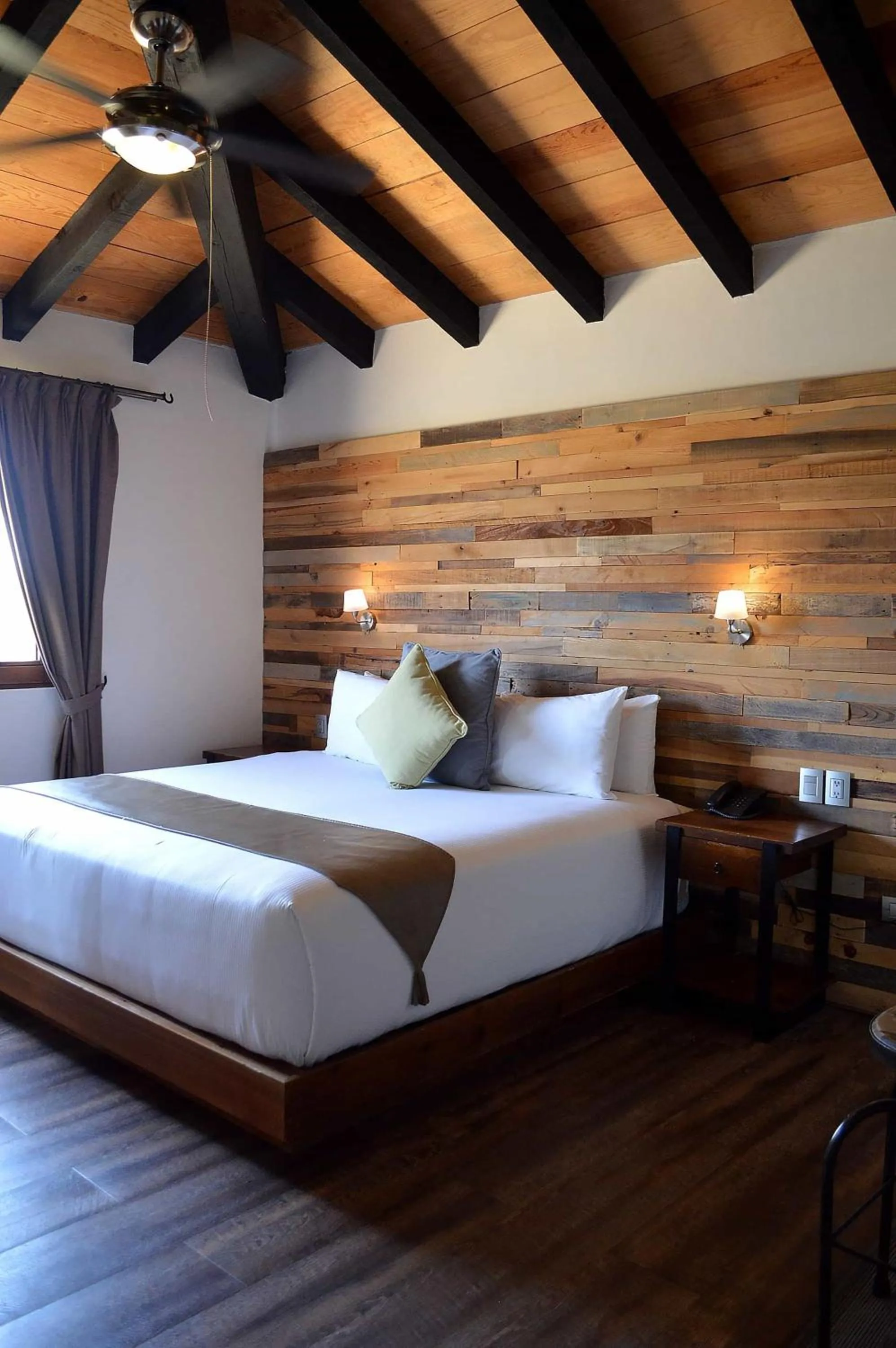 Photo of the whole room, Bed in Hacienda Los Picachos