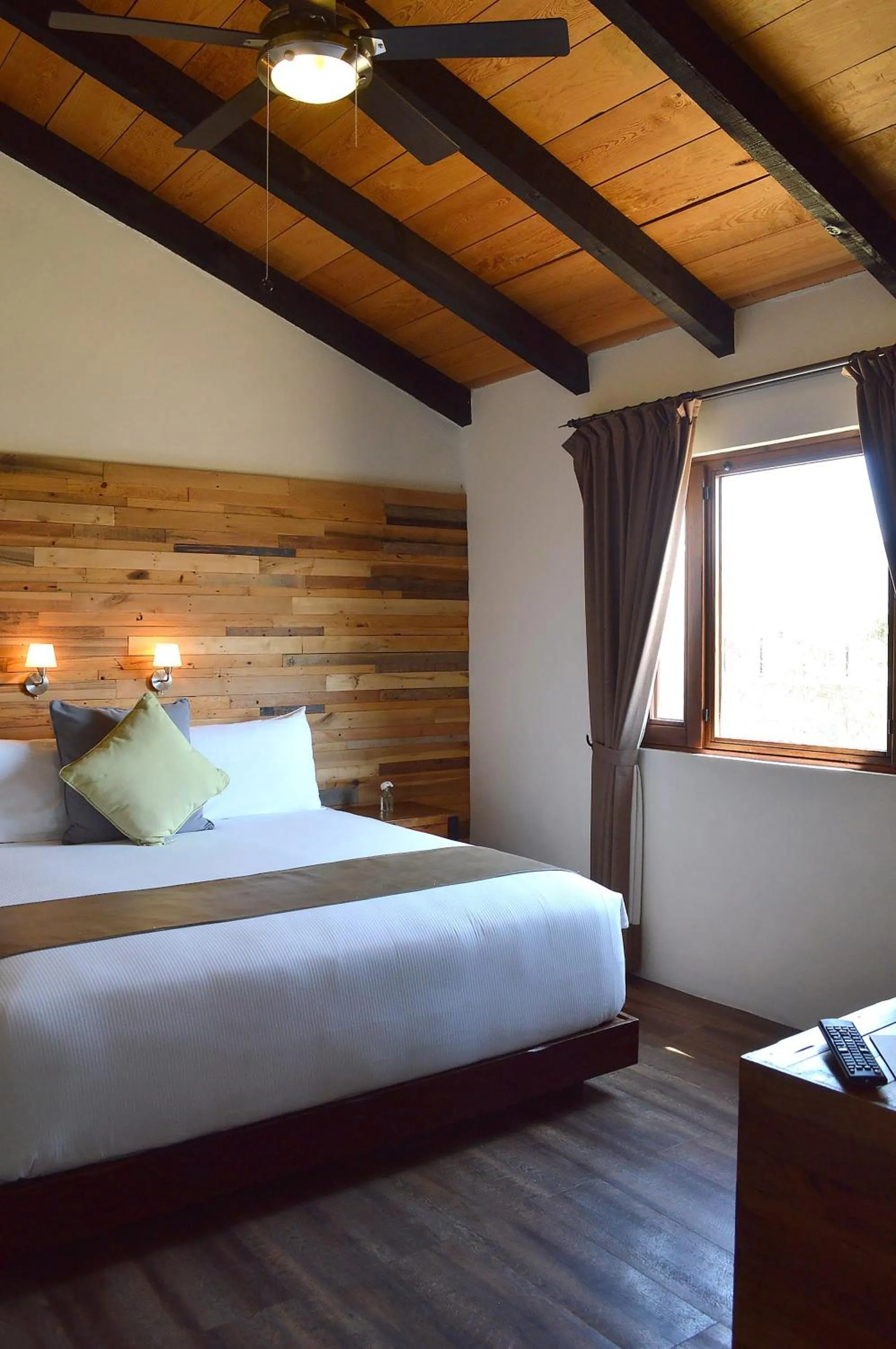 Photo of the whole room, Bed in Hacienda Los Picachos
