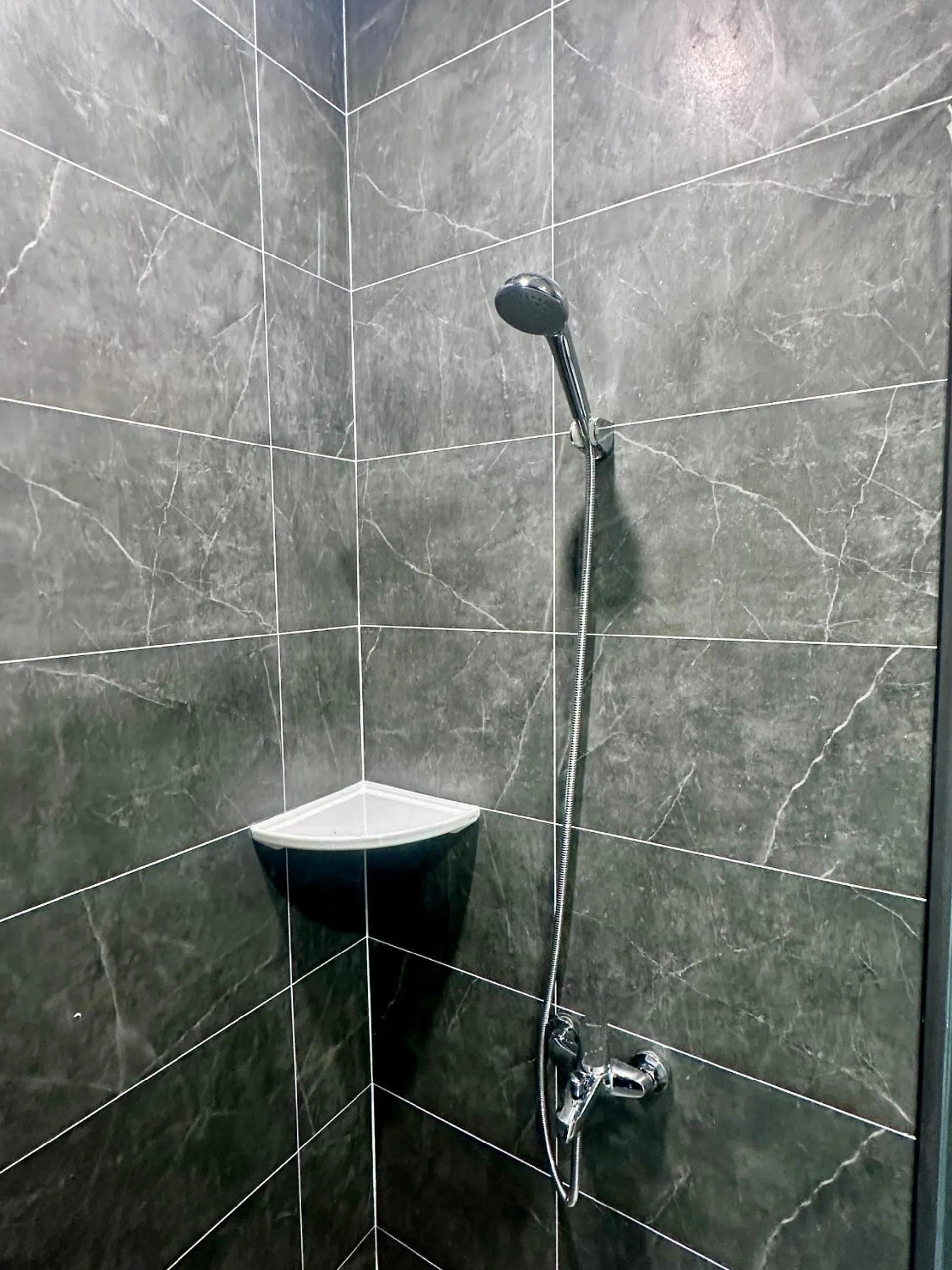 Shower in Ruby Motel Bà Rịa