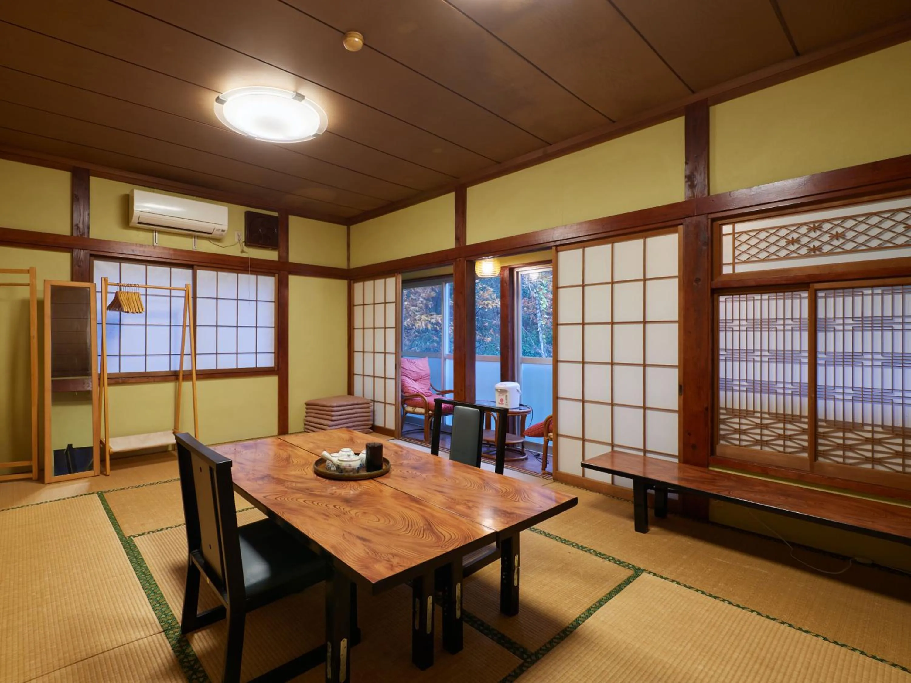 Photo of the whole room in Hayamasou