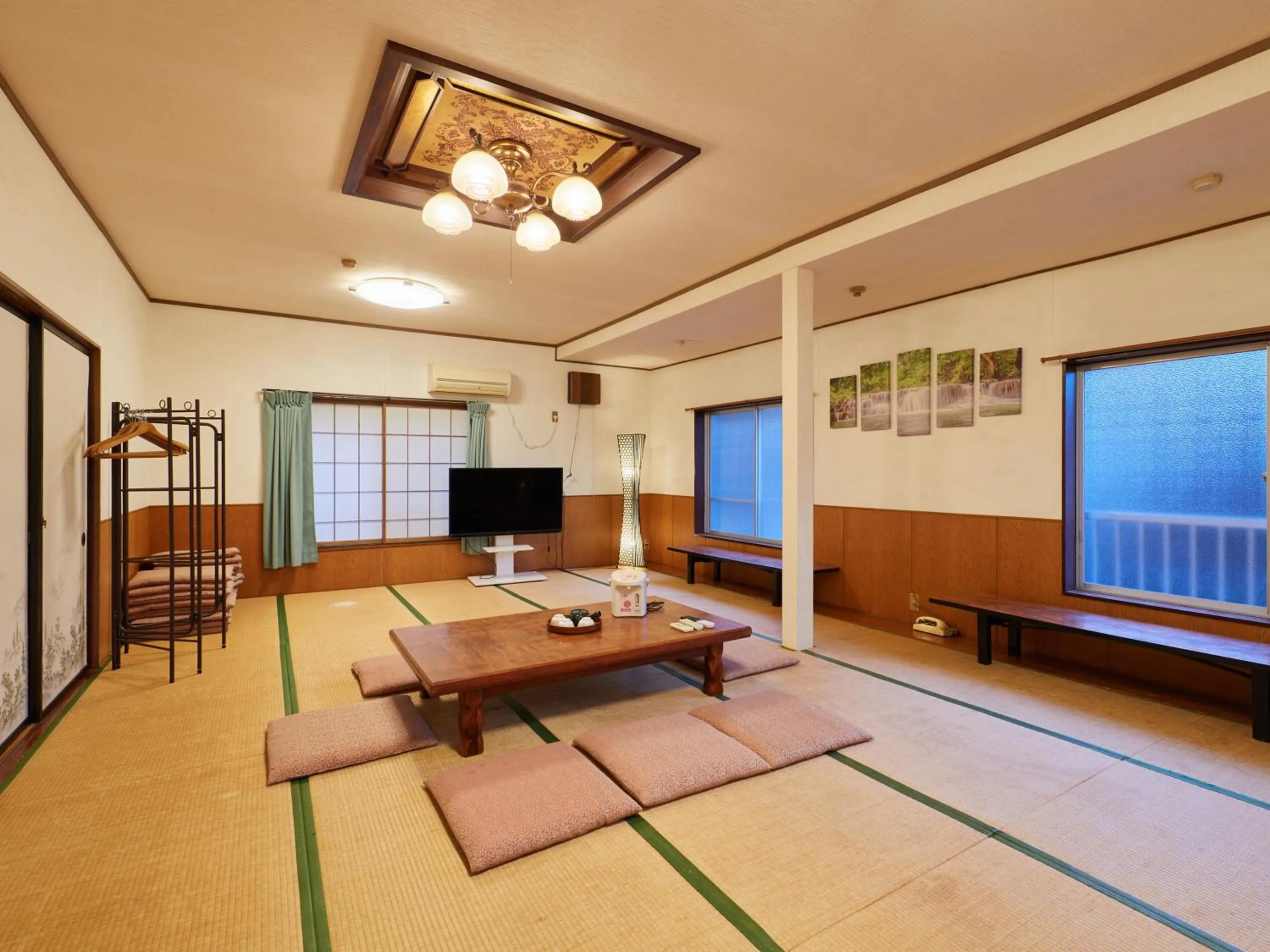 Photo of the whole room, Bed in Hayamasou