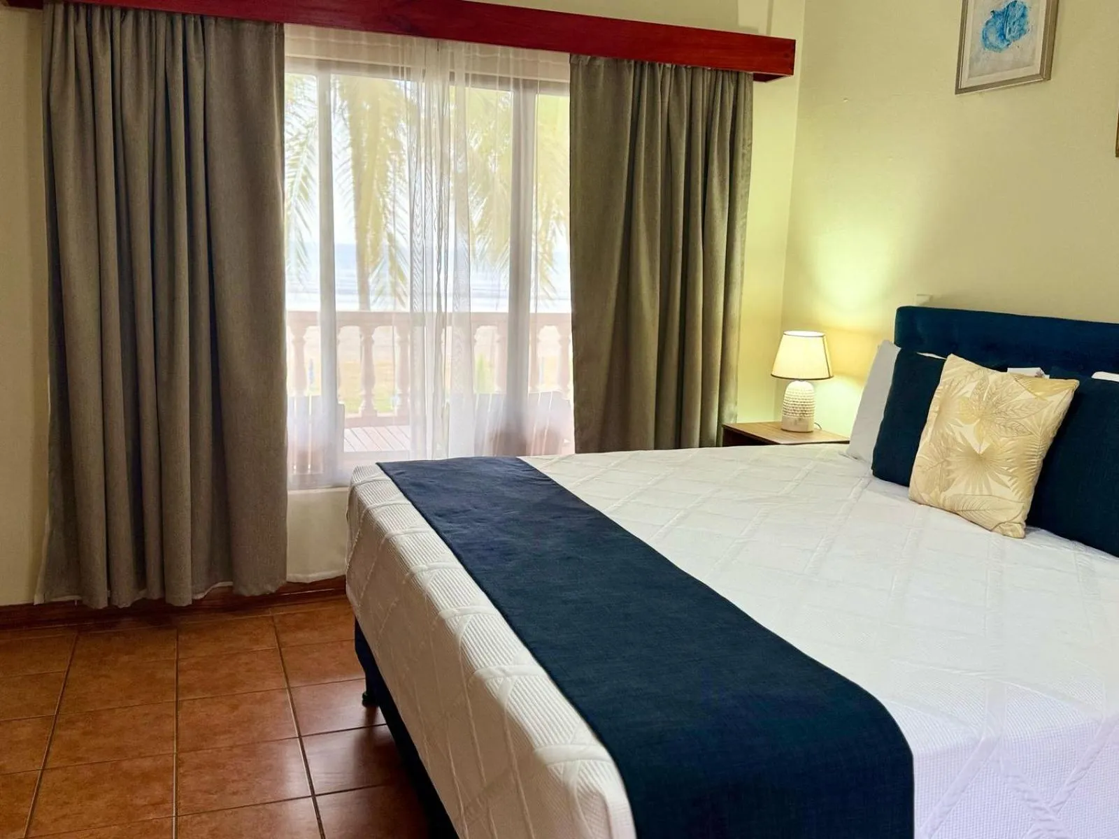 Bed in Hotel Delfin Playa Bejuco