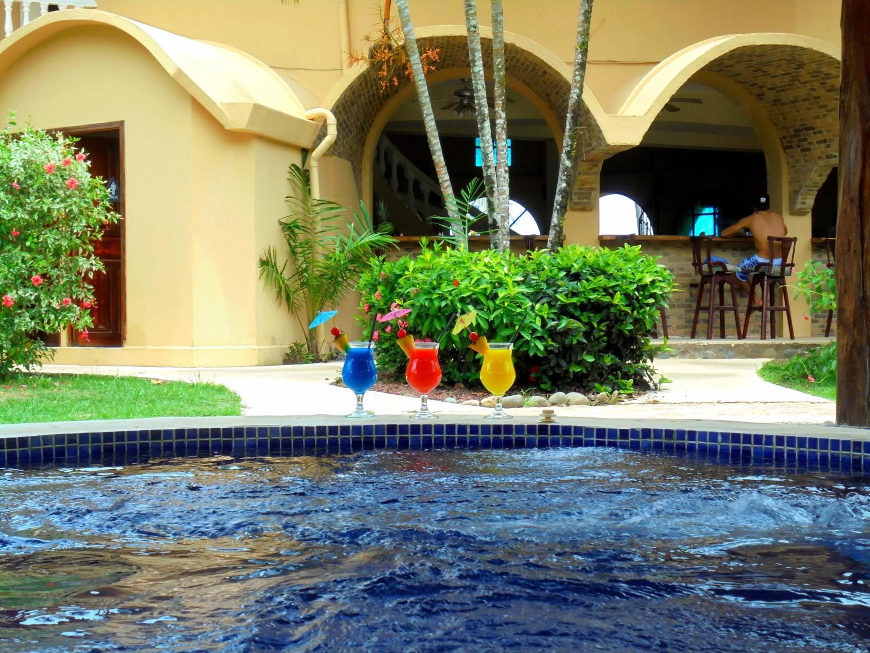 Swimming pool in Hotel Delfin Playa Bejuco