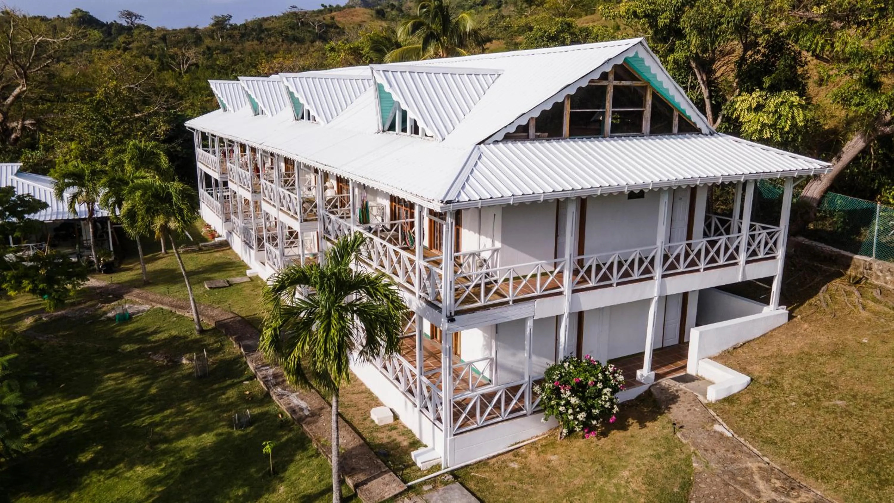 Property building in South West Bay Cabañas