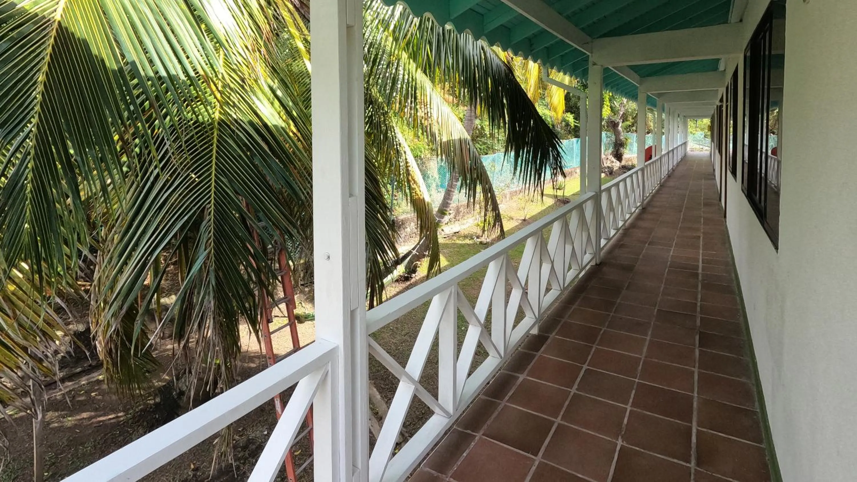 Day in South West Bay Cabañas