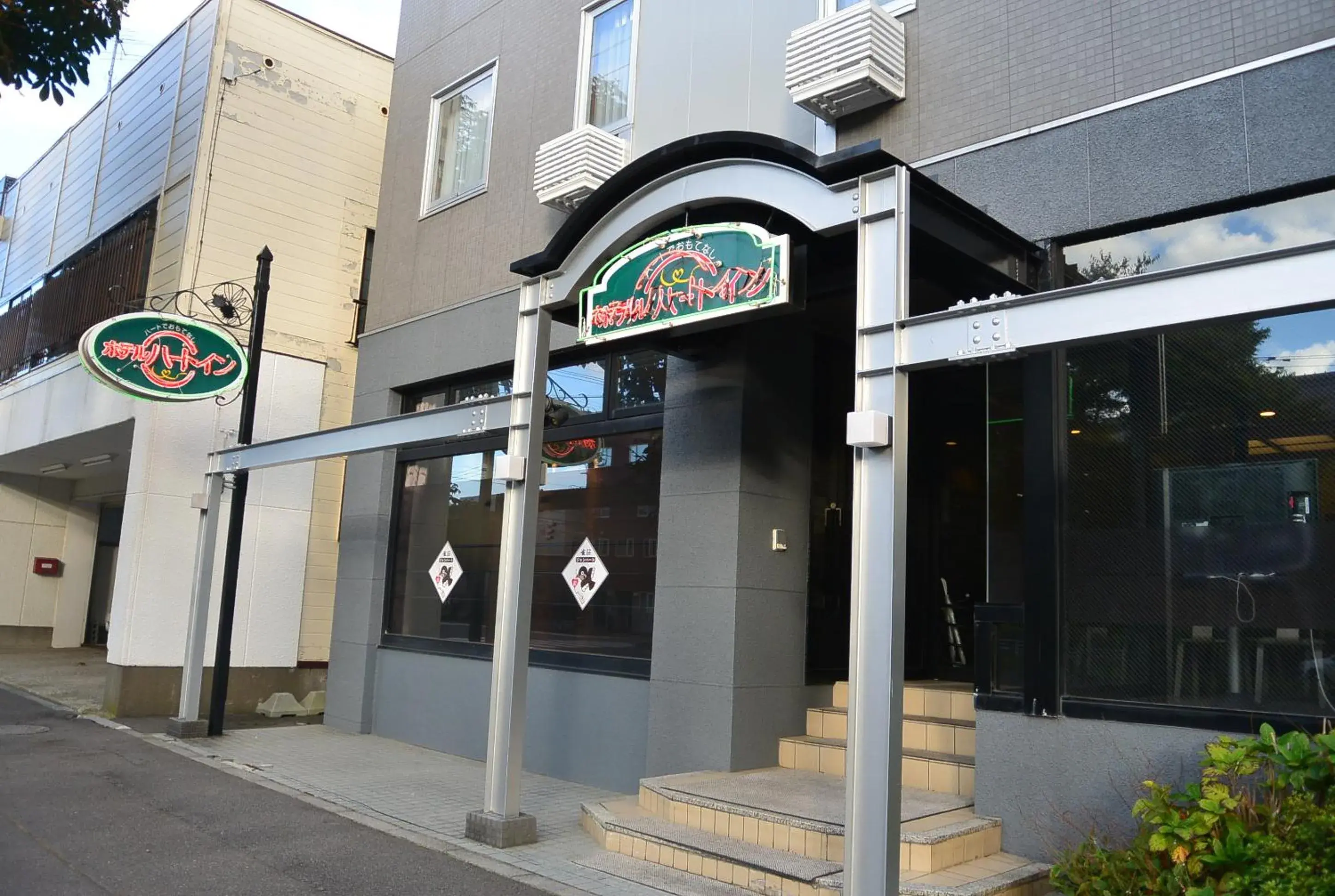 Property building in Hotel Heart Inn Property building in Hotel Heart Inn