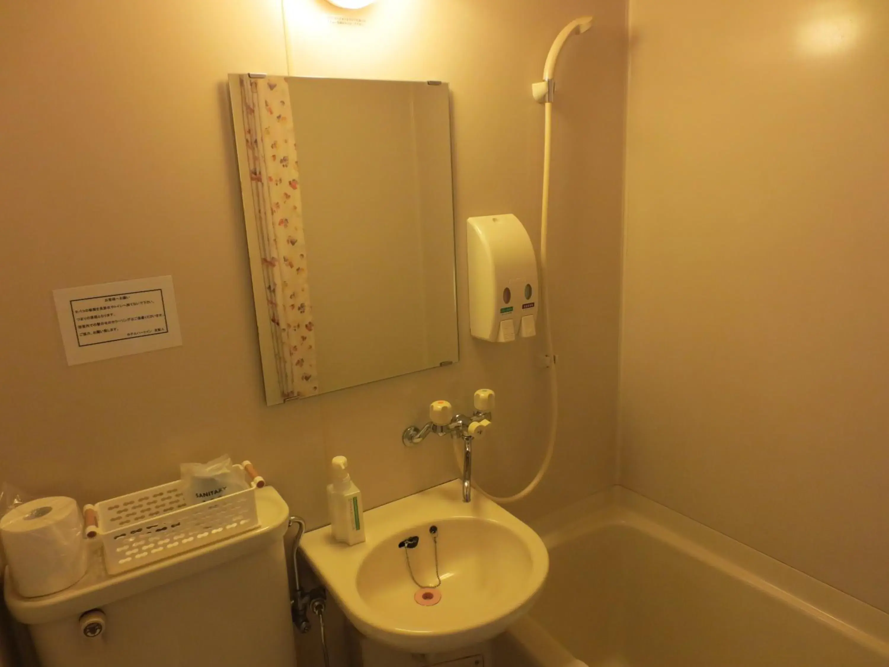 Shower in Hotel Heart Inn Shower in Hotel Heart Inn