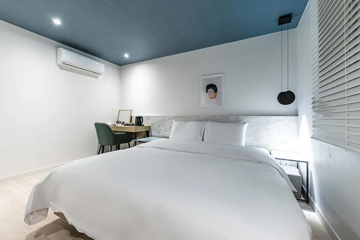 Photo of the whole room, Bed in Hotel Yaja Masan Odong Branch
