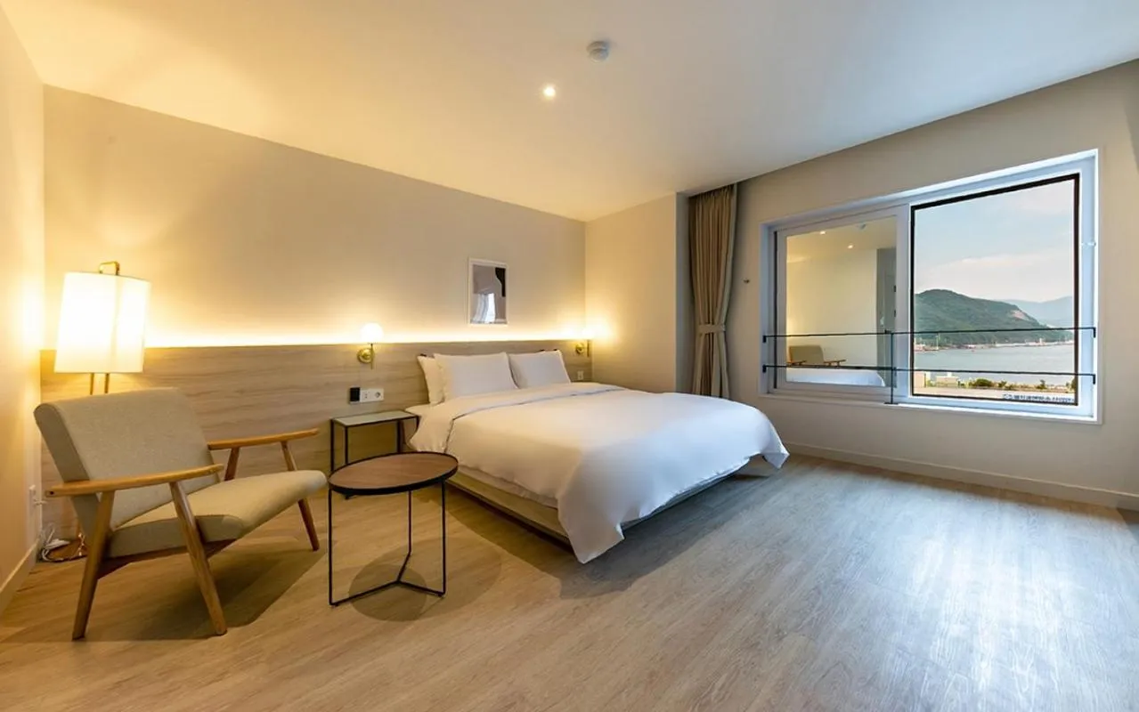 Photo of the whole room, Bed in Hotel Yaja Masan Odong Branch