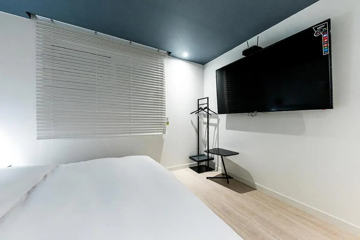 Photo of the whole room, Bed in Hotel Yaja Masan Odong Branch Photo of the whole room, Bed in Hotel Yaja Masan Odong Branch