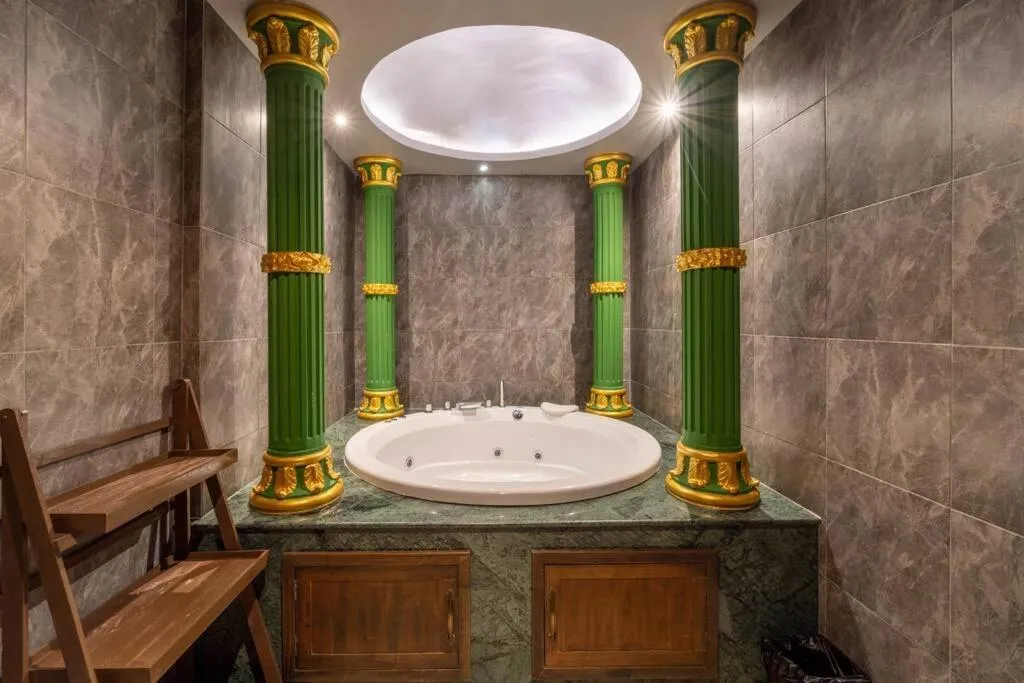 Hot Tub in The Castle Pratumnak Hill Pattaya 6 Bedroom