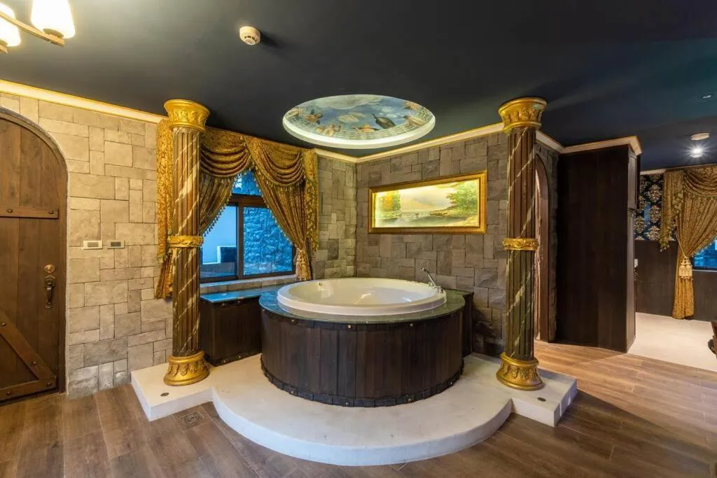 Hot Tub in The Castle Pratumnak Hill Pattaya 6 Bedroom