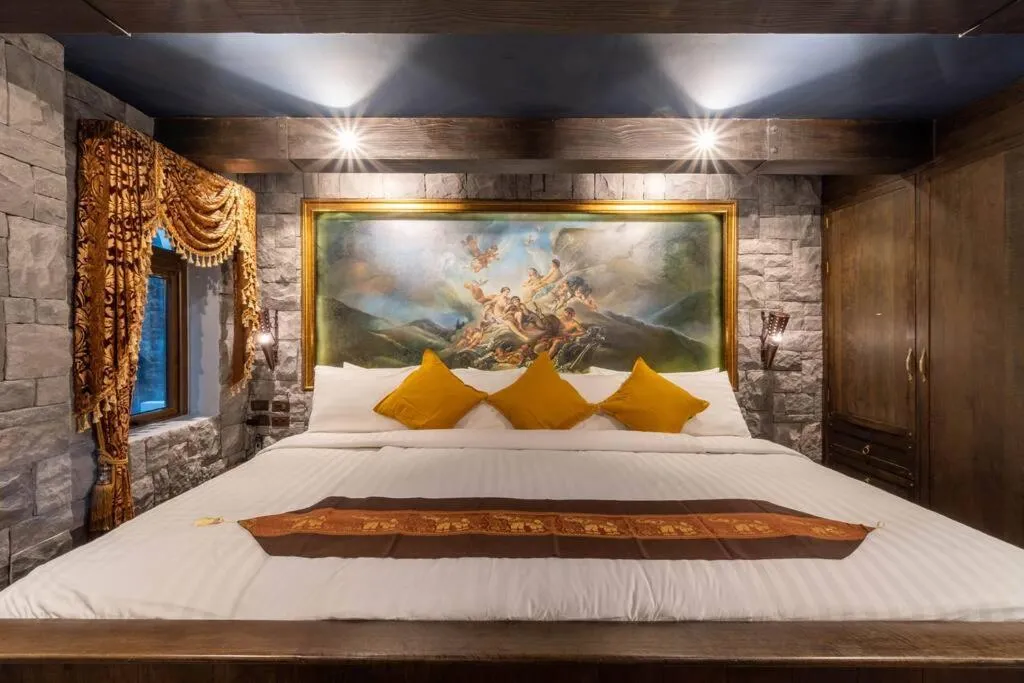 Bed in The Castle Pratumnak Hill Pattaya 6 Bedroom
