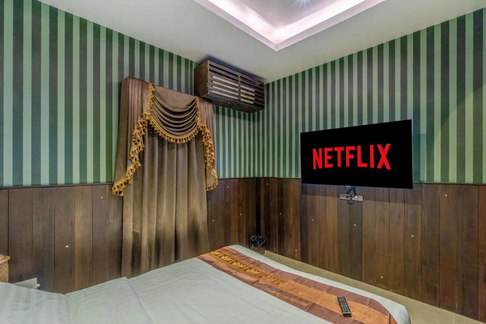 Bed in The Castle Pratumnak Hill Pattaya 6 Bedroom