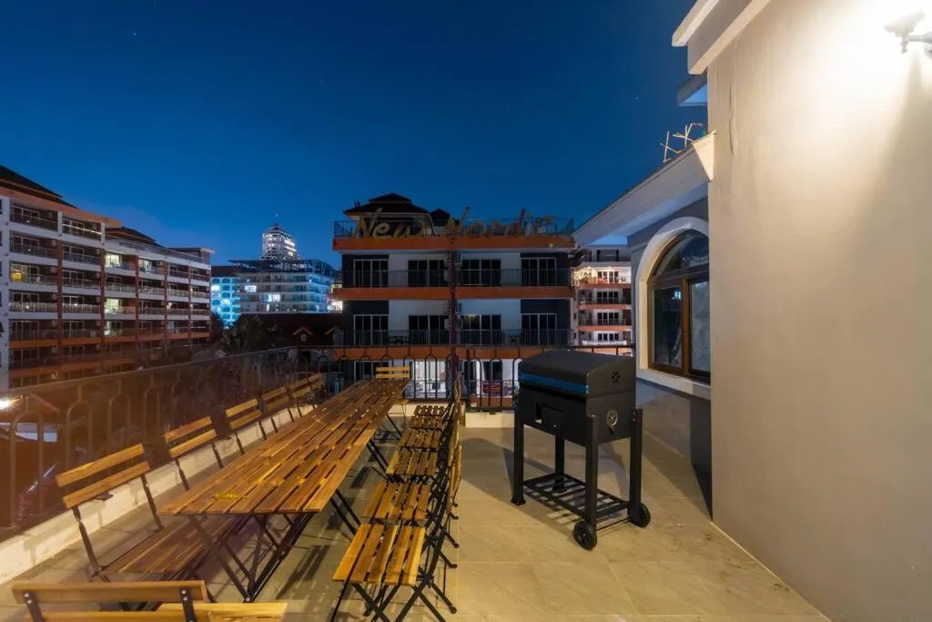 Property building in The Castle Pratumnak Hill Pattaya 6 Bedroom