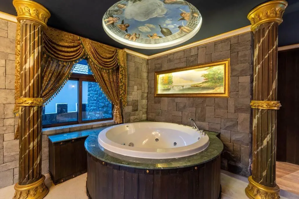 Hot Tub in The Castle Pratumnak Hill Pattaya 6 Bedroom