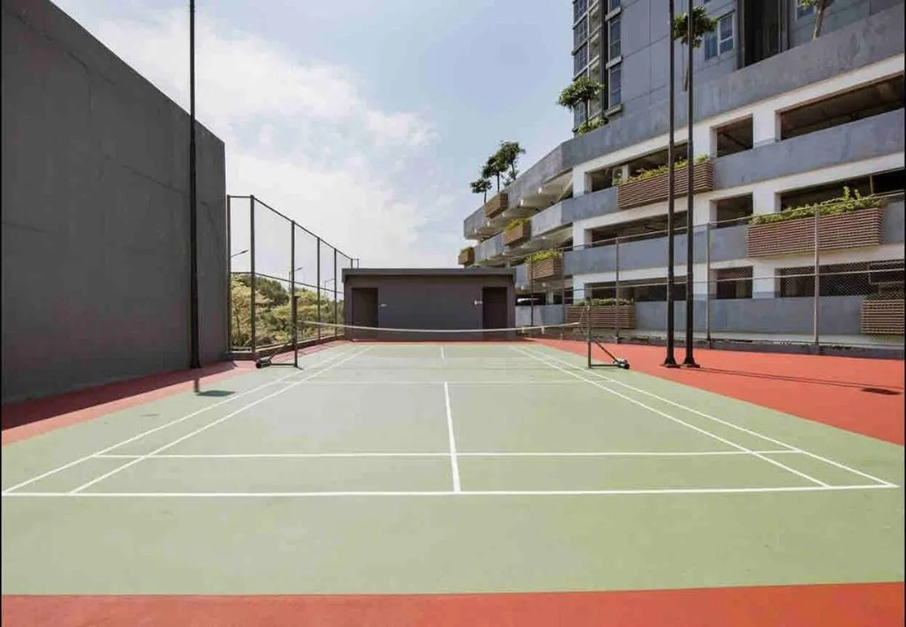 Tennis court in Comfort and Luxury Private Room at Goldcoast PIK