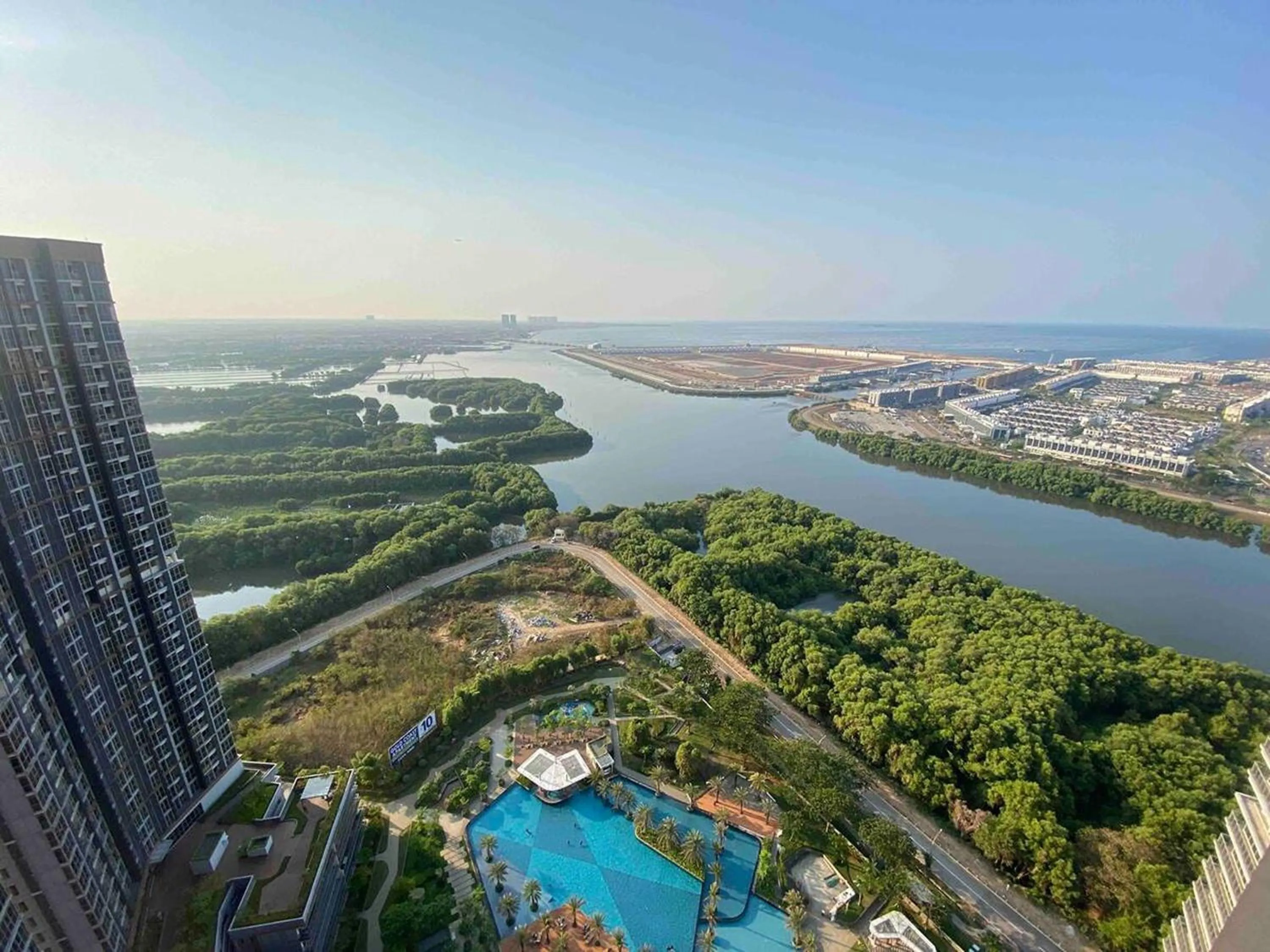 Sea view in Comfort and Luxury Private Room at Goldcoast PIK