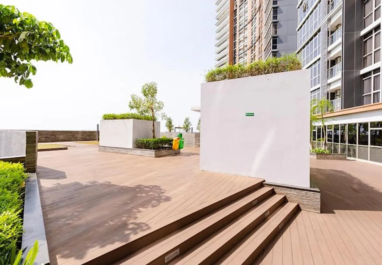 Property building in Comfort and Luxury Private Room at Goldcoast PIK